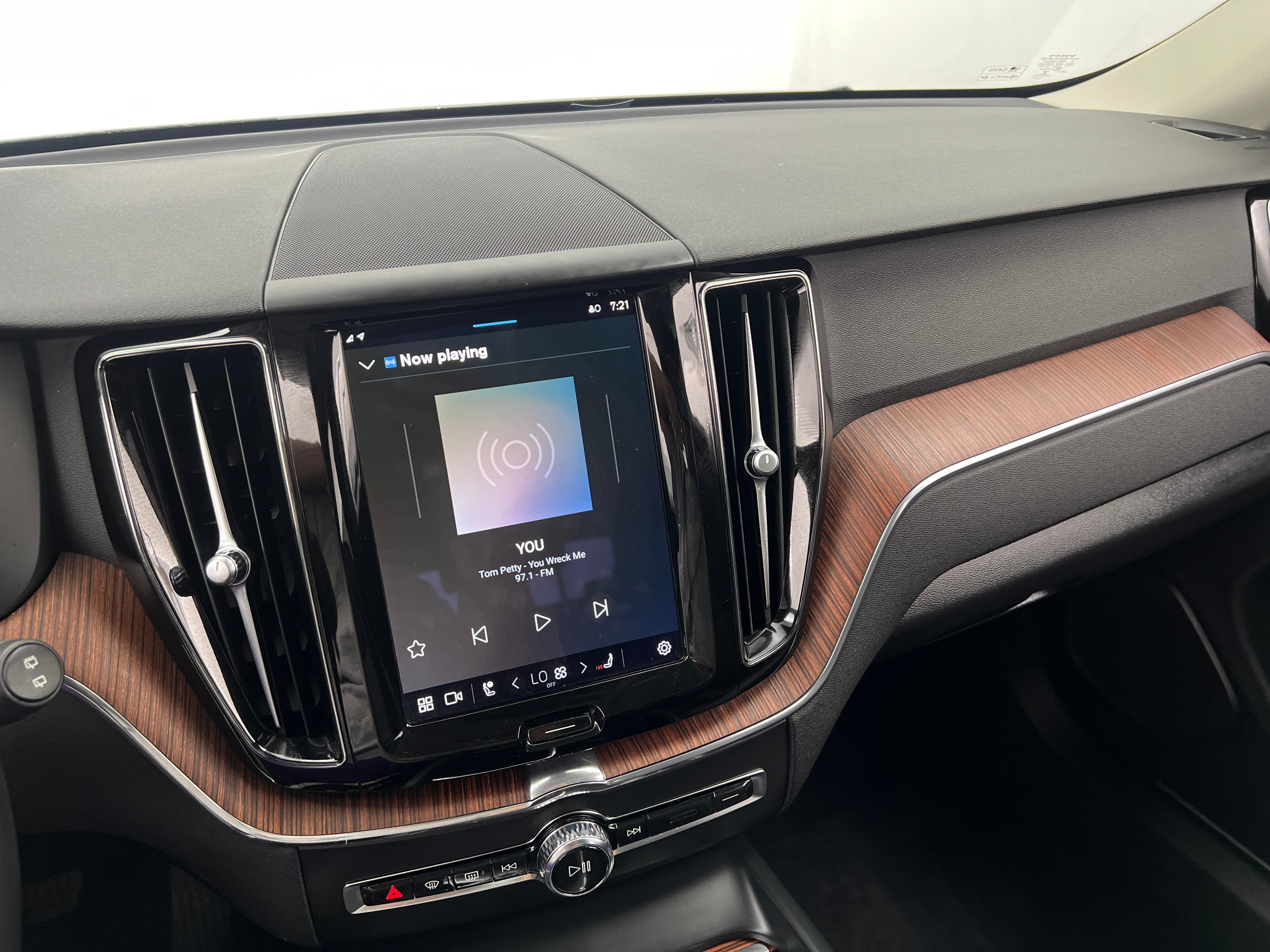 2023 Volvo XC60 B5 Plus 3