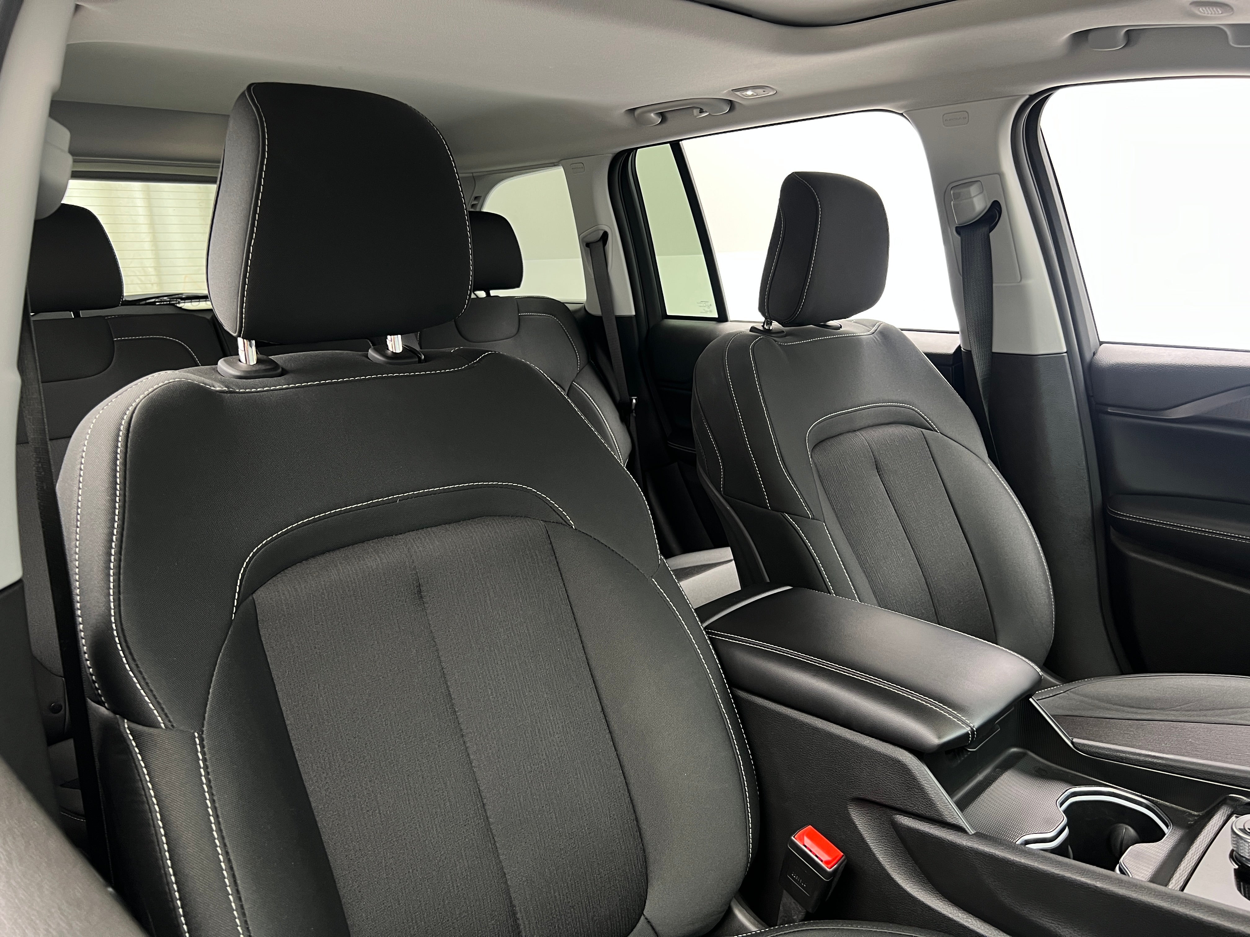 2024 Jeep Grand Cherokee Laredo 2