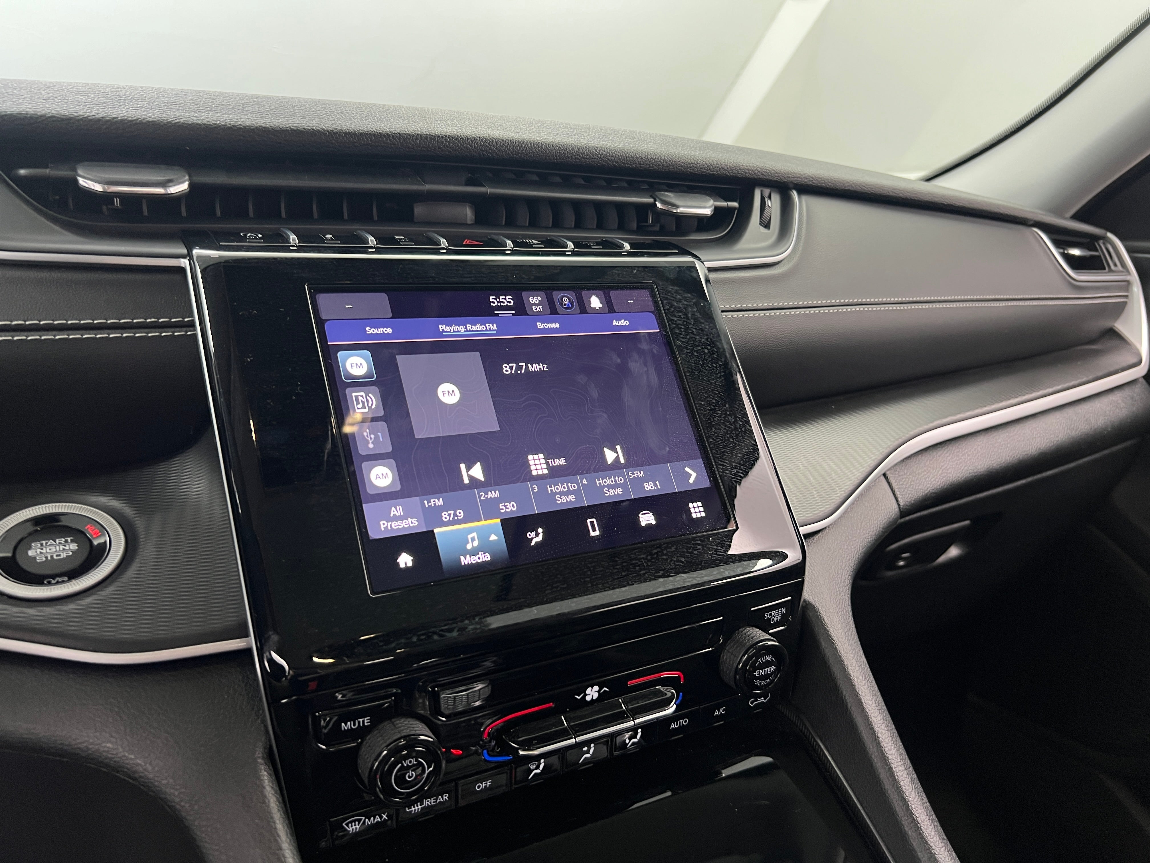2024 Jeep Grand Cherokee Laredo 4
