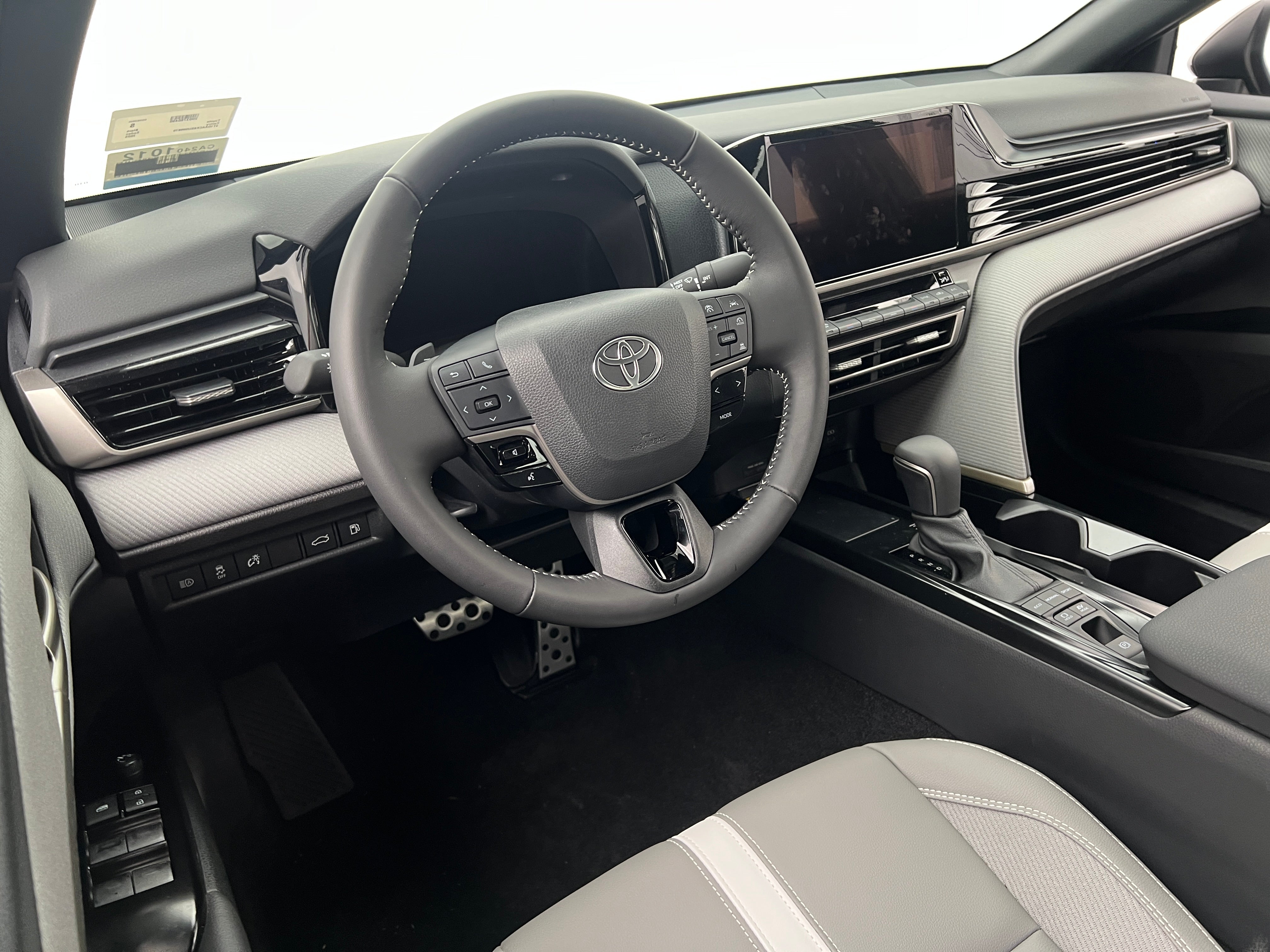 2025 Toyota Camry SE 2