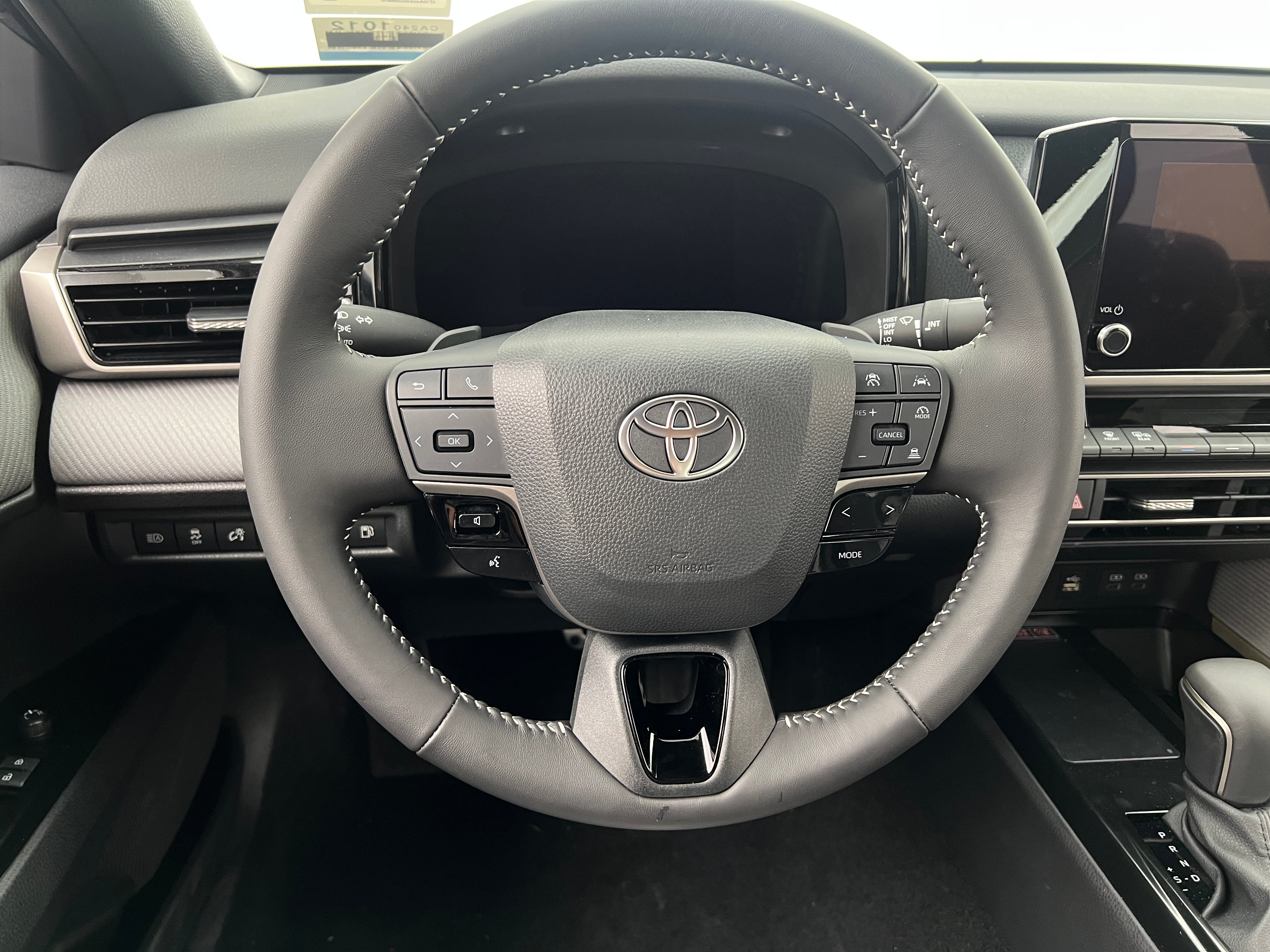 2025 Toyota Camry SE 4
