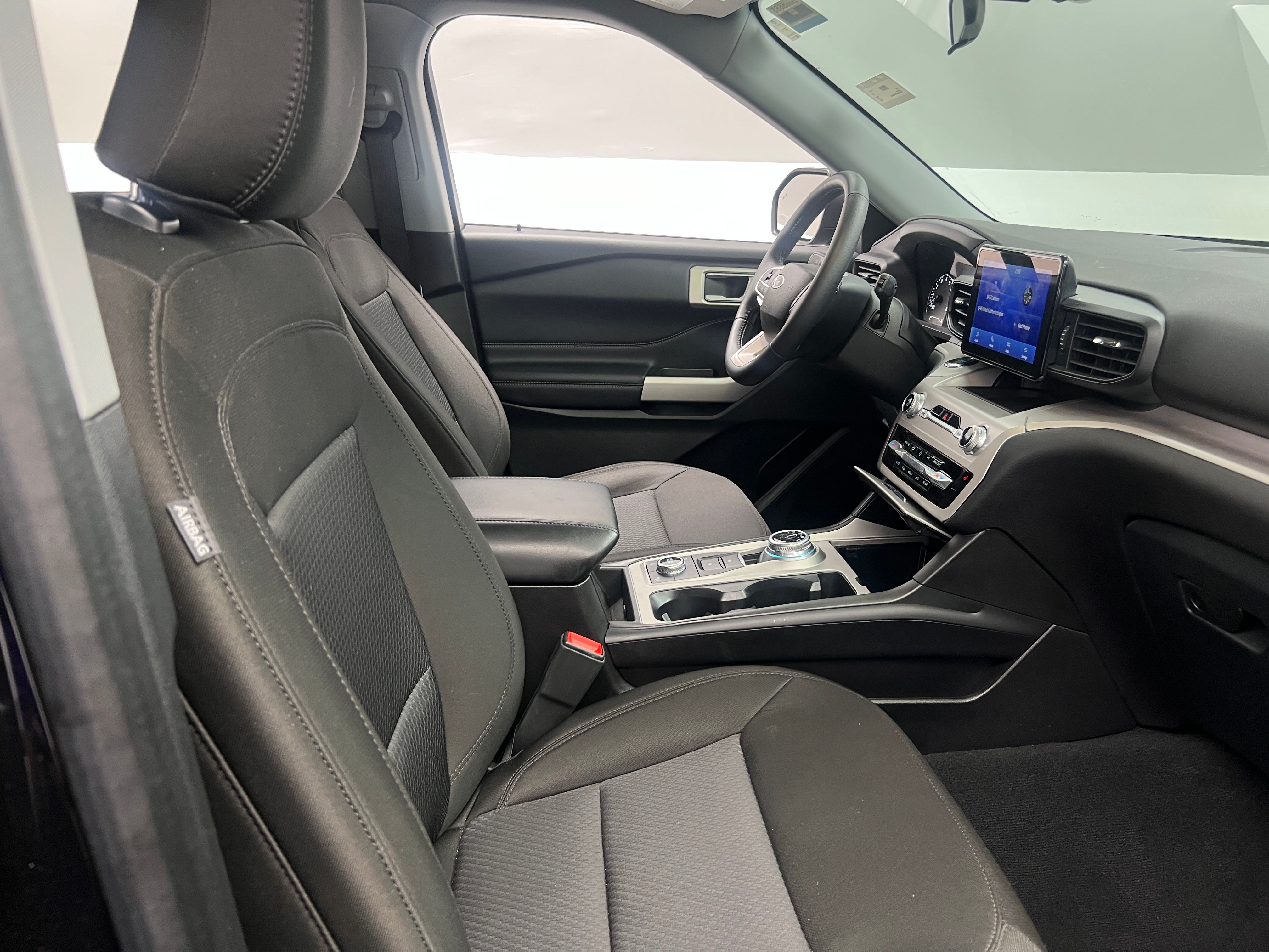 2023 Ford Explorer XLT 2