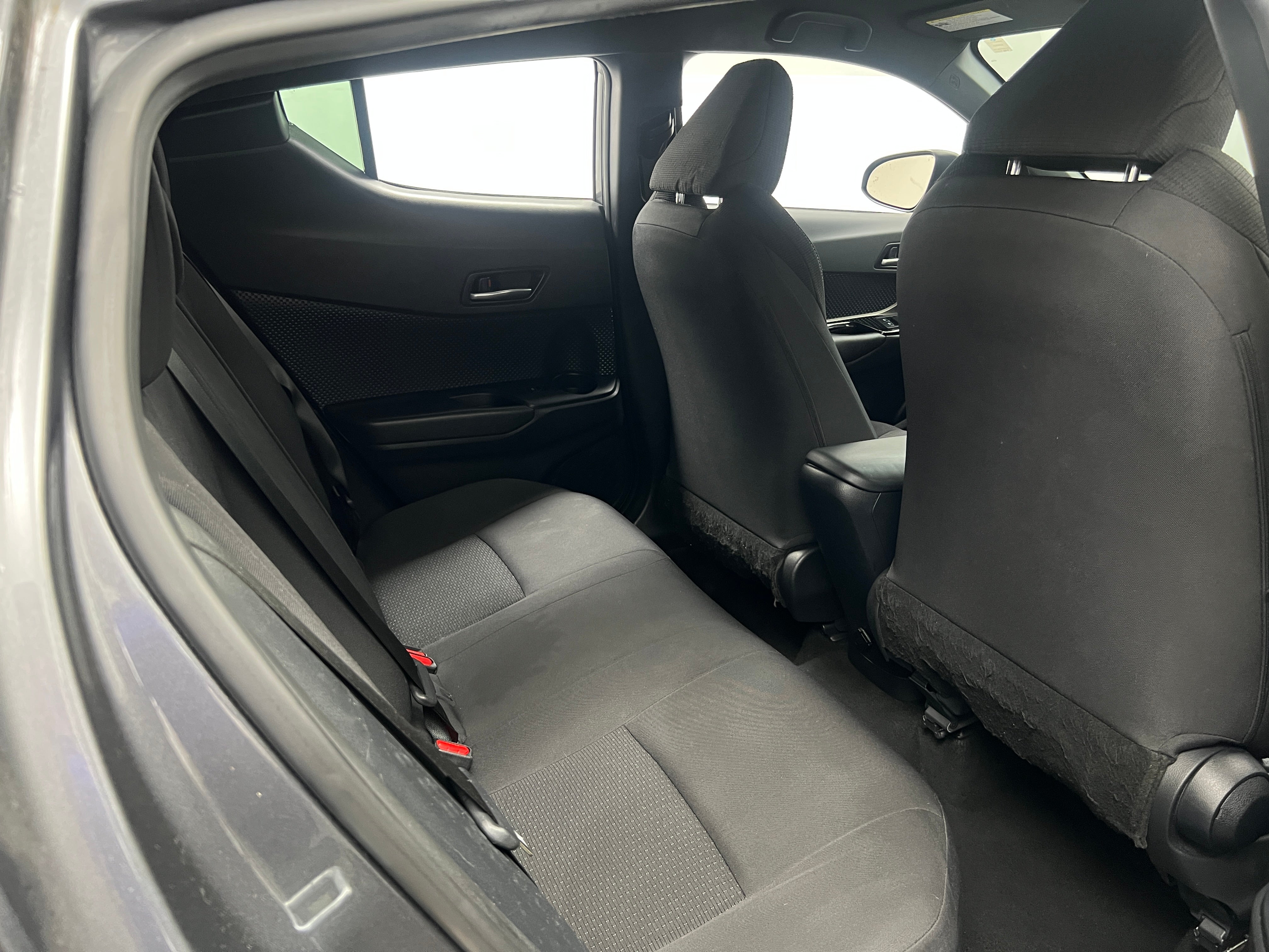 2019 Toyota C-HR XLE 6
