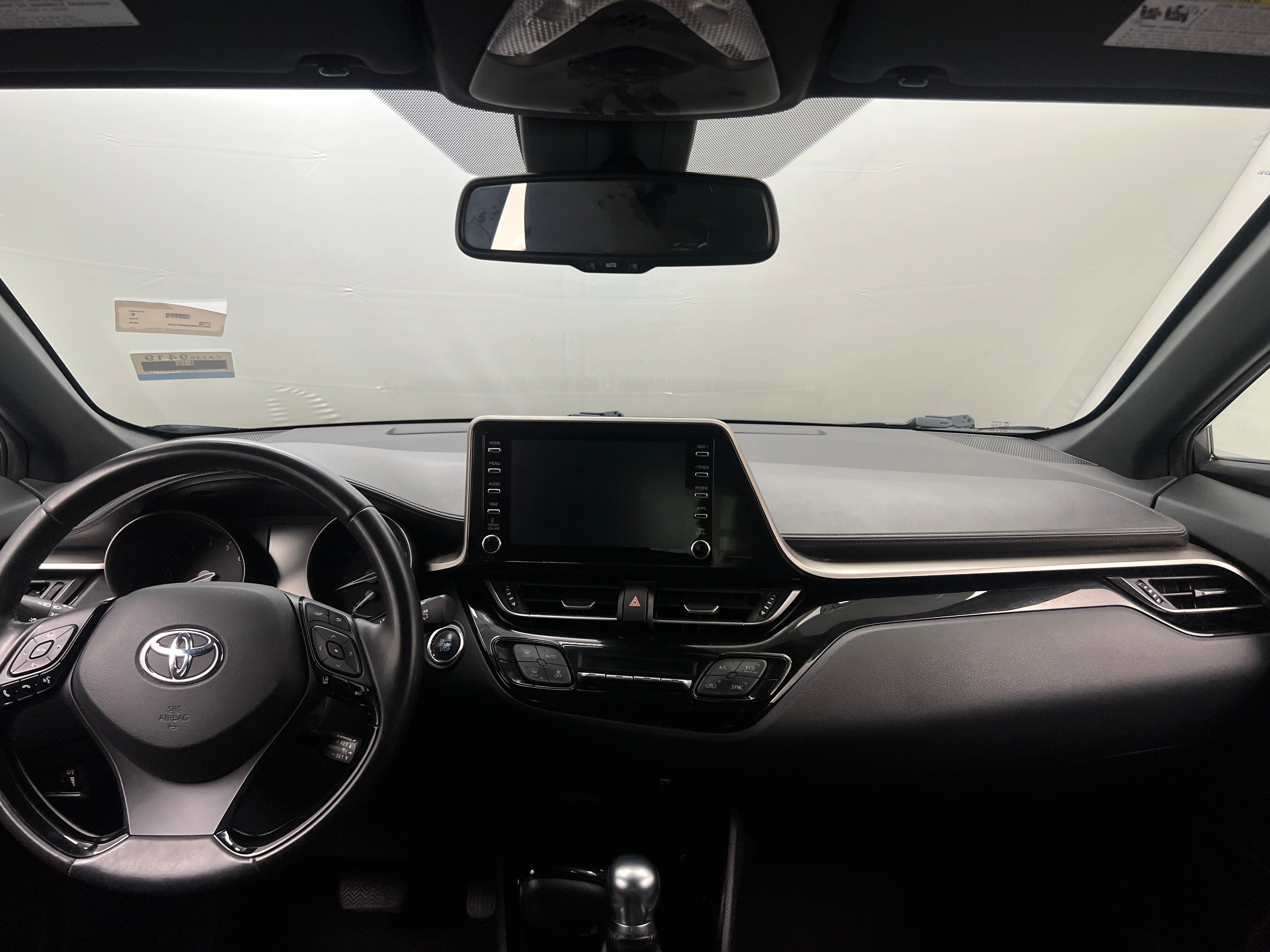 2019 Toyota C-HR XLE 3