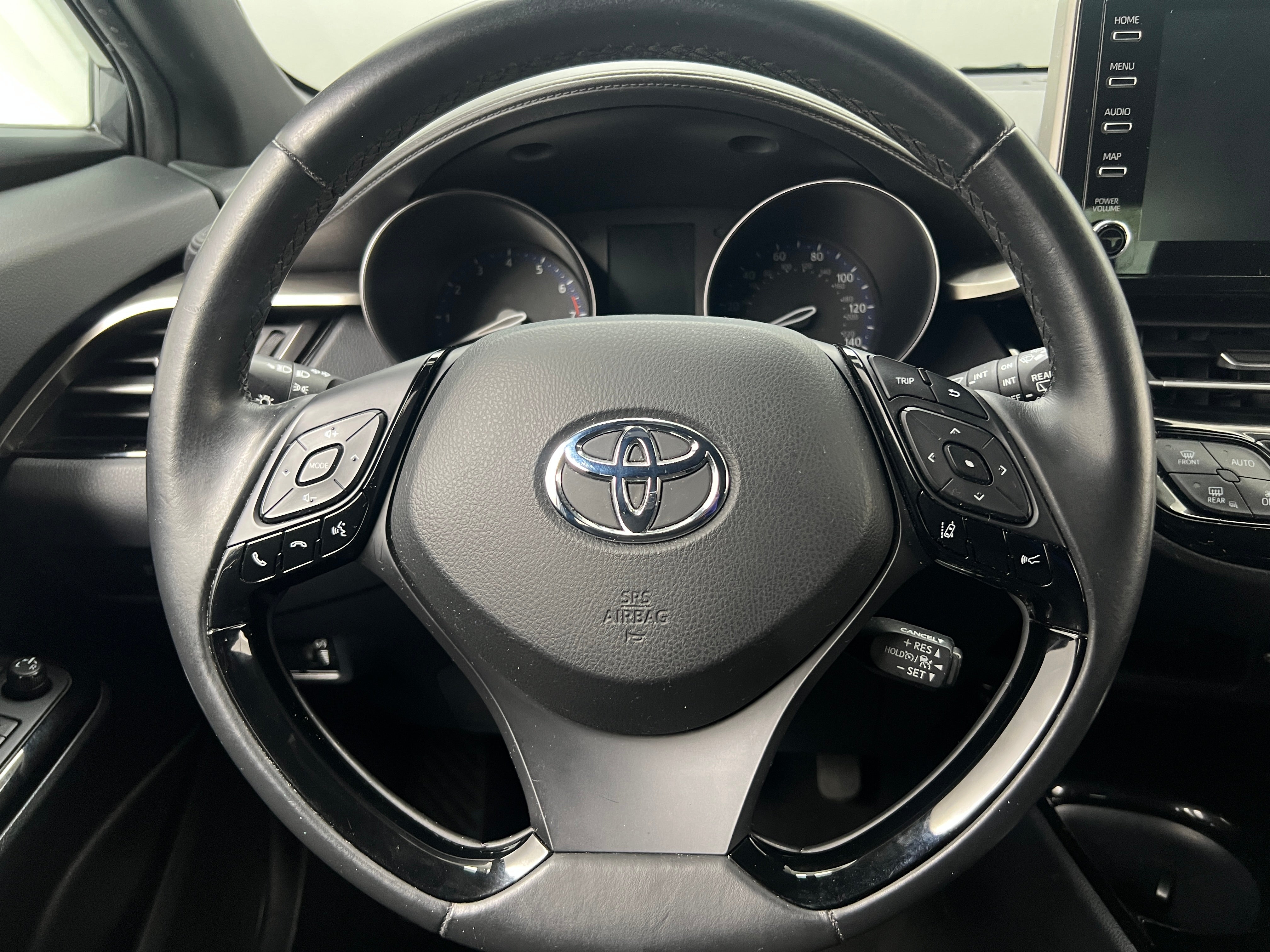 2019 Toyota C-HR XLE 5
