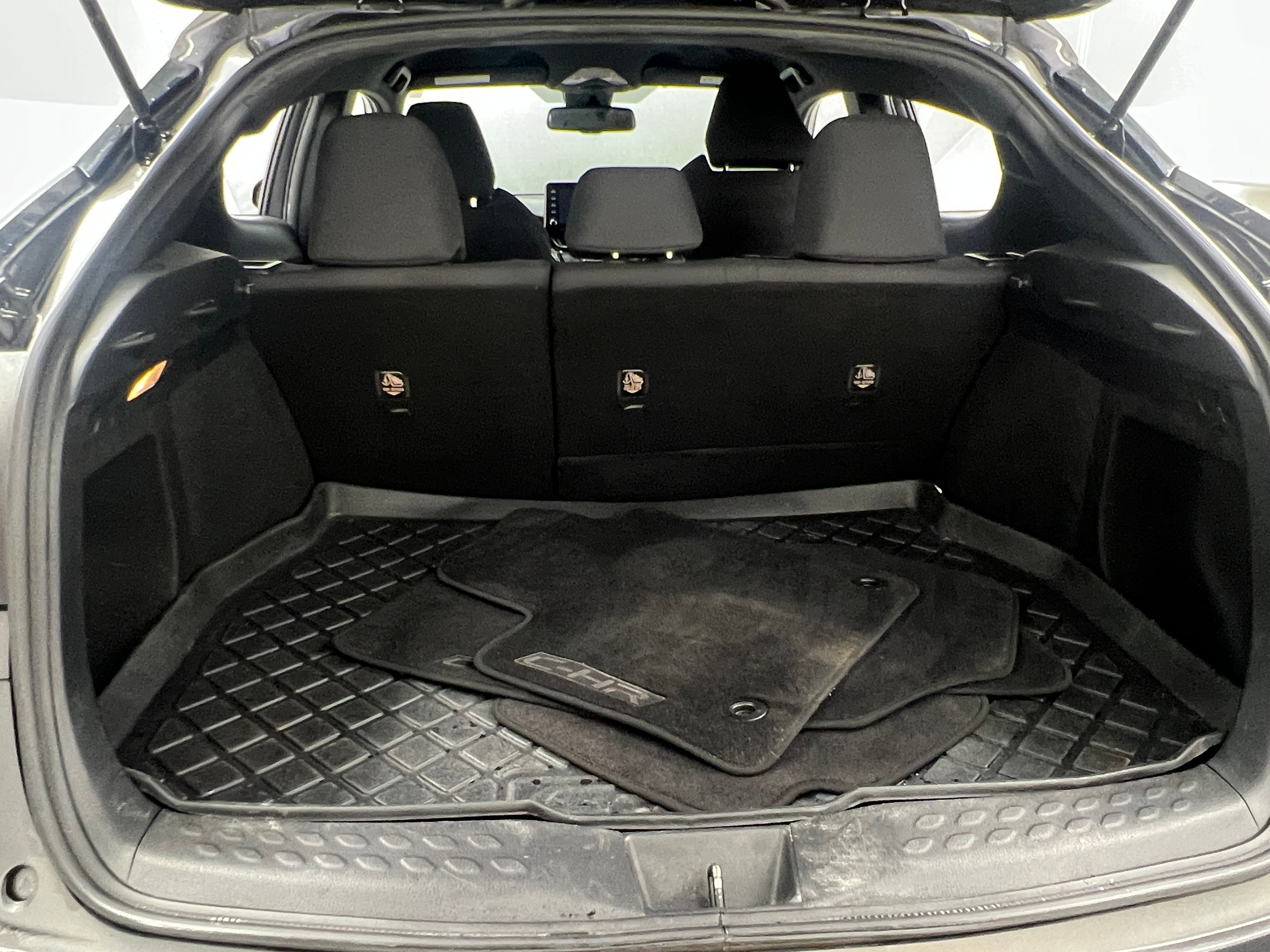 2019 Toyota C-HR XLE 7