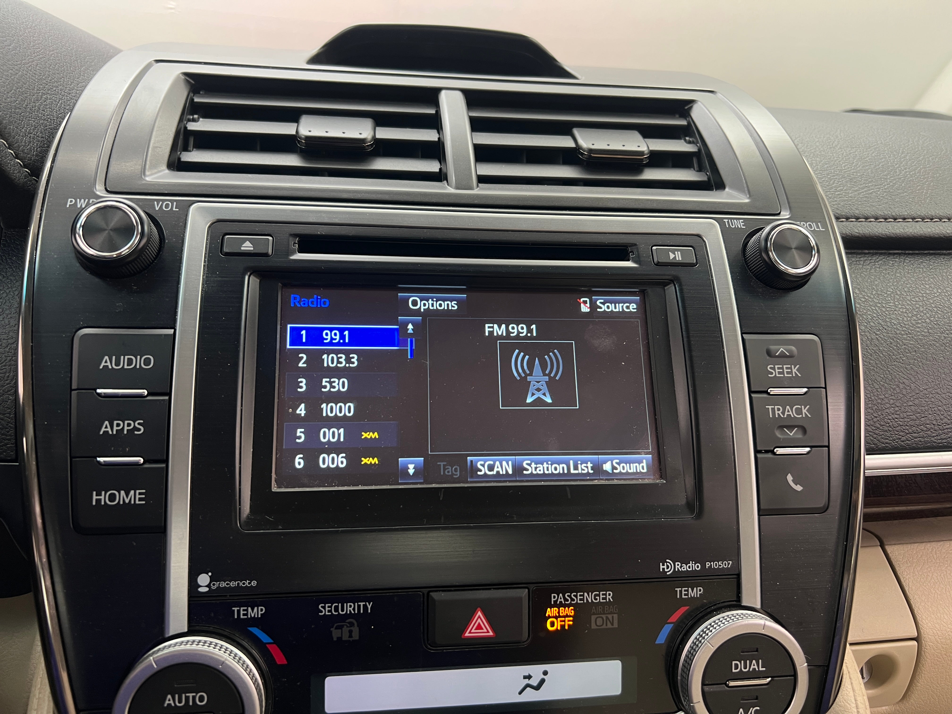 2014 Toyota Camry XLE 4