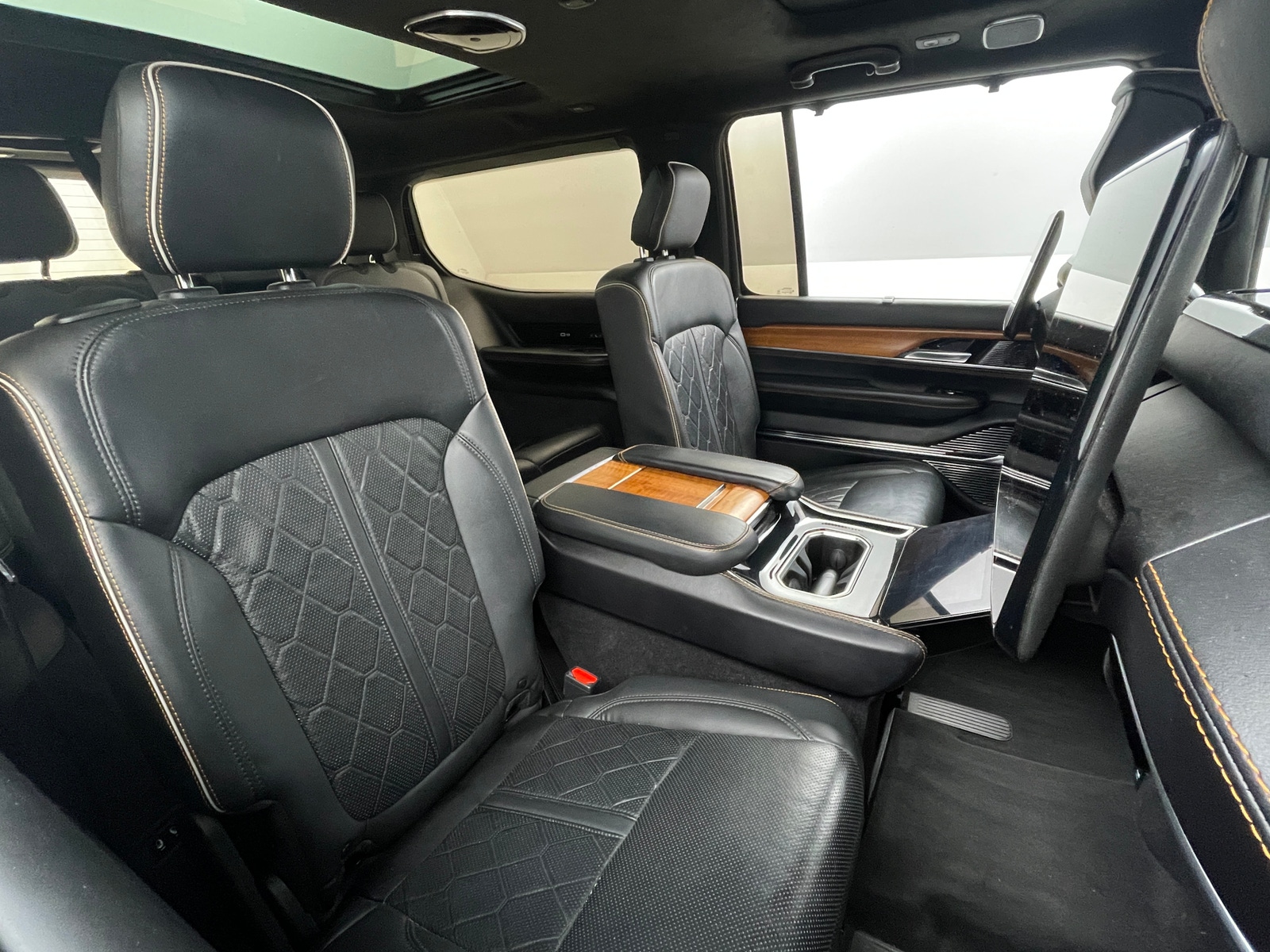 Thumbnail: 2022 Jeep Grand Wagoneer - 5