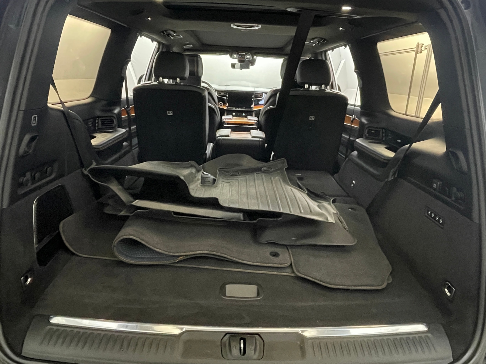 Thumbnail: 2022 Jeep Grand Wagoneer - 6