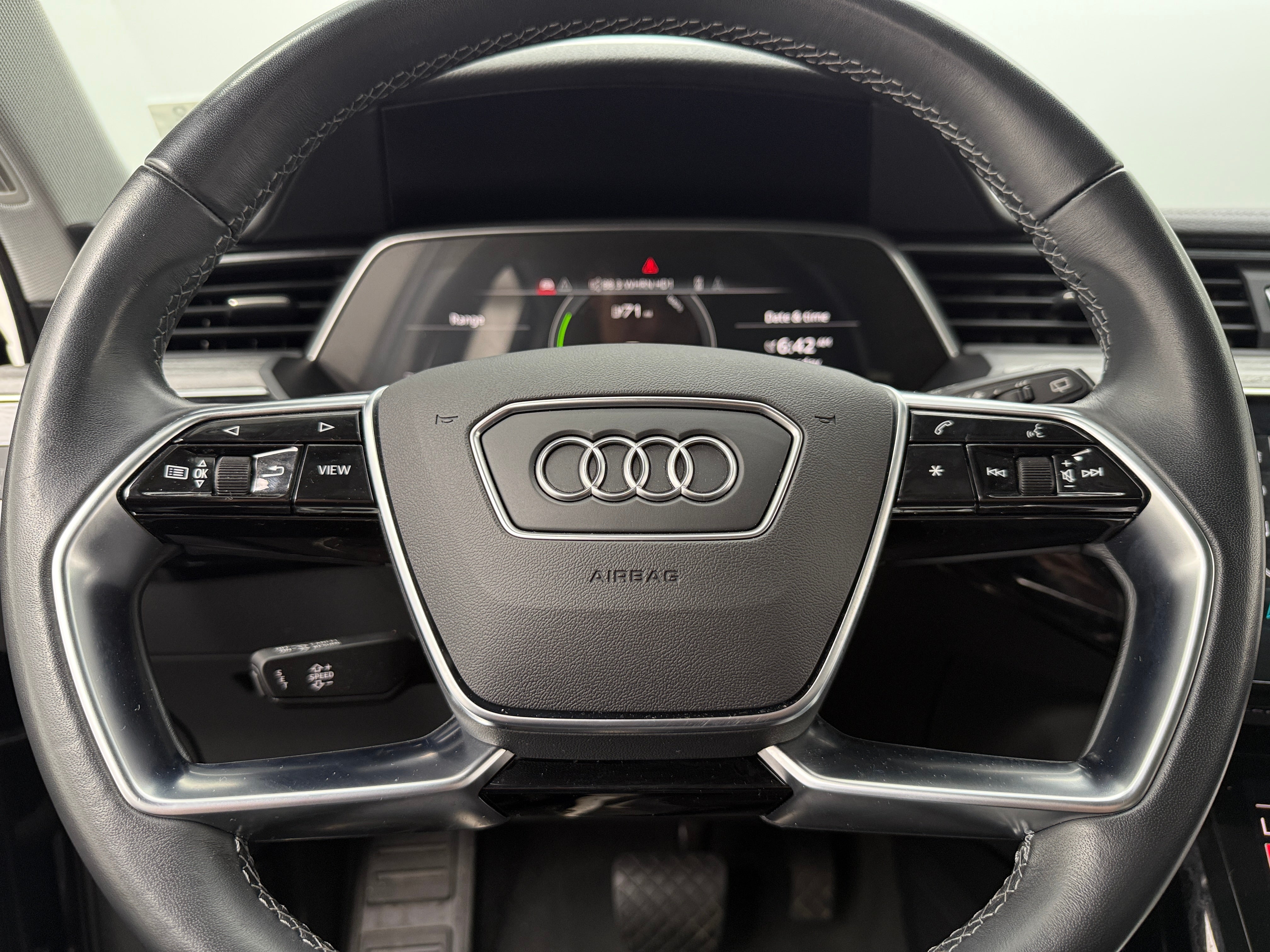 2022 Audi e-tron Premium 4