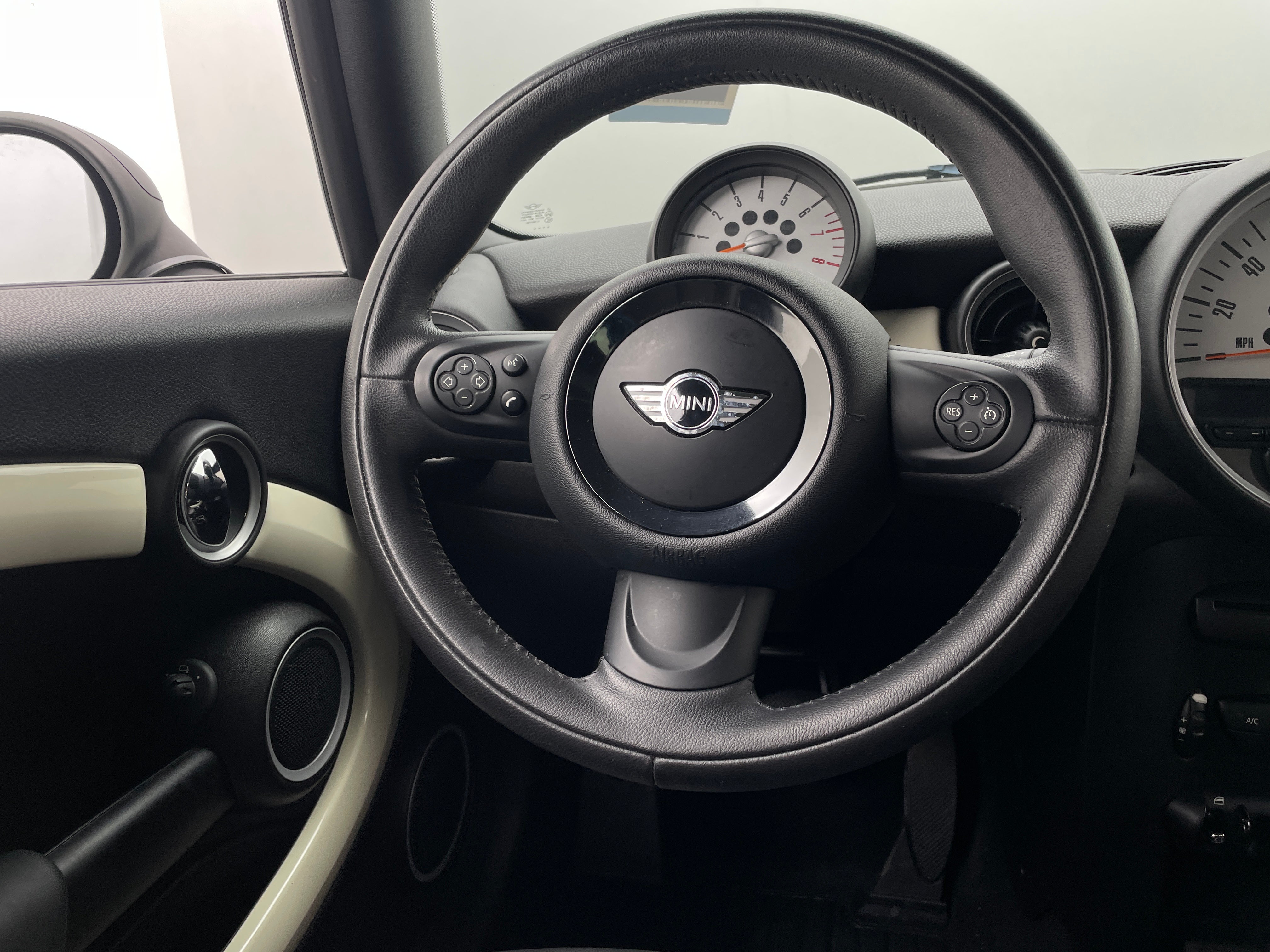 2013 MINI Cooper Hardtop  4