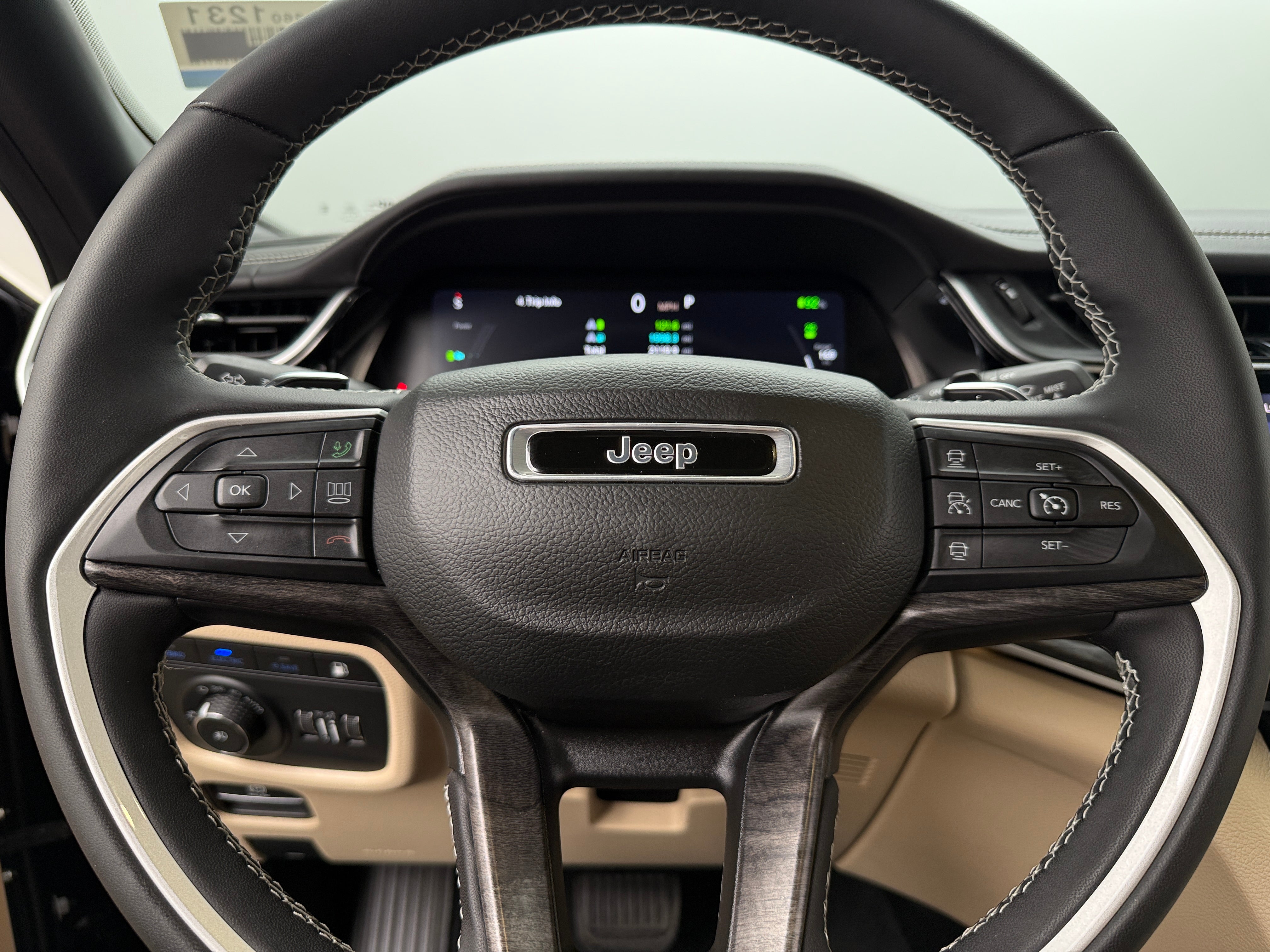 2022 Jeep Grand Cherokee SE 4