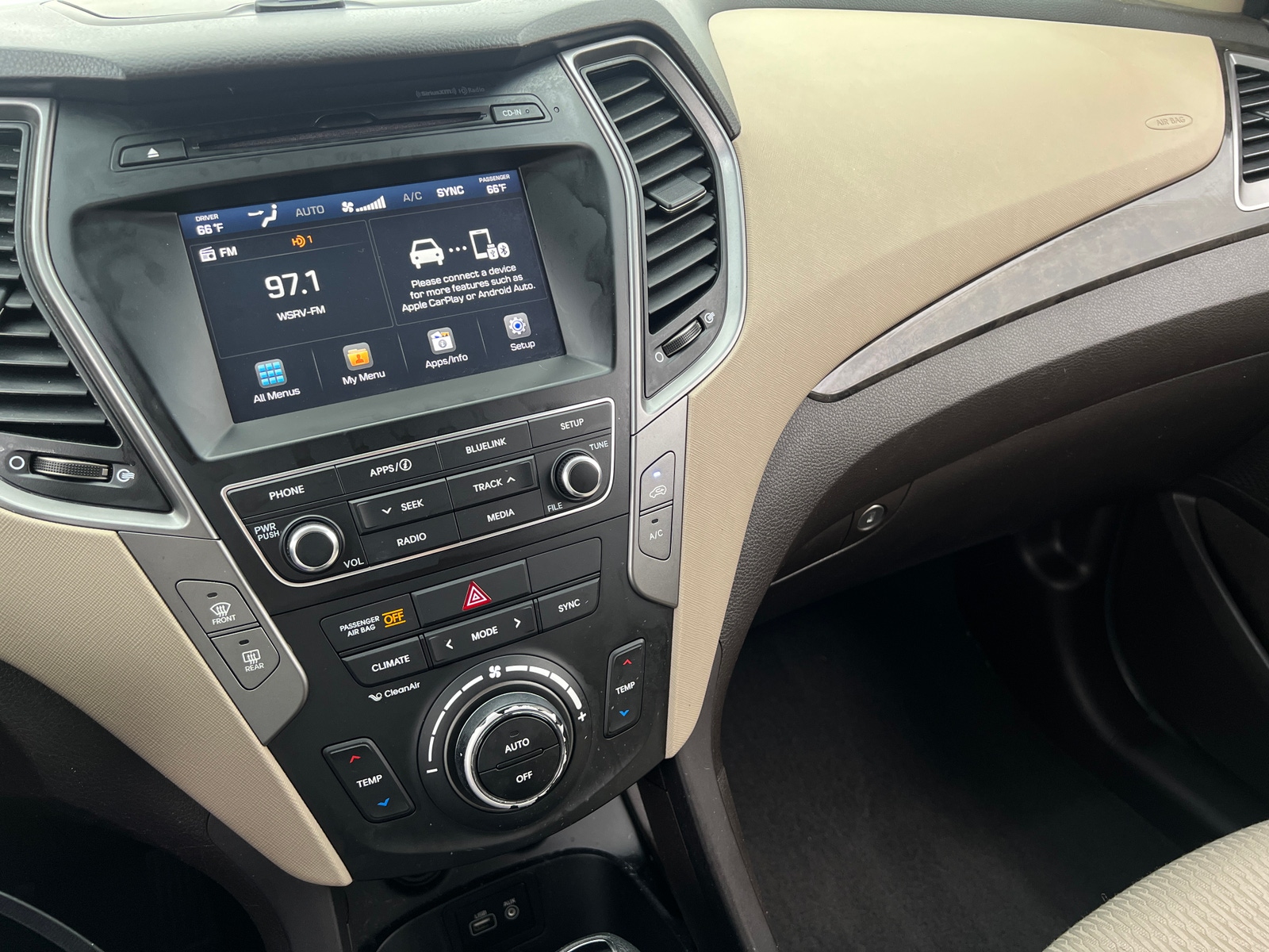 Thumbnail: 2017 Hyundai Santa Fe - 4