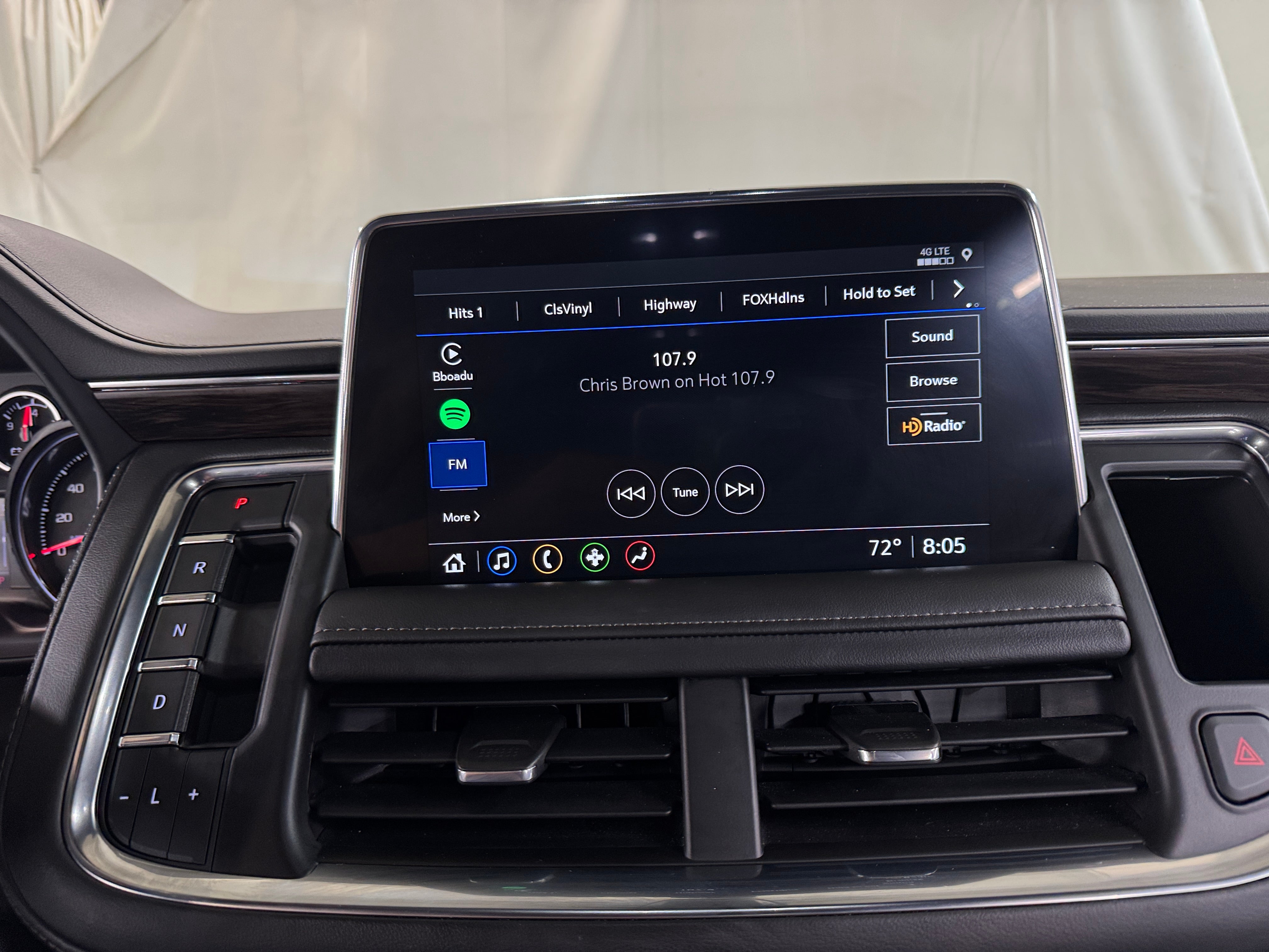 2021 Chevrolet Suburban LS 4