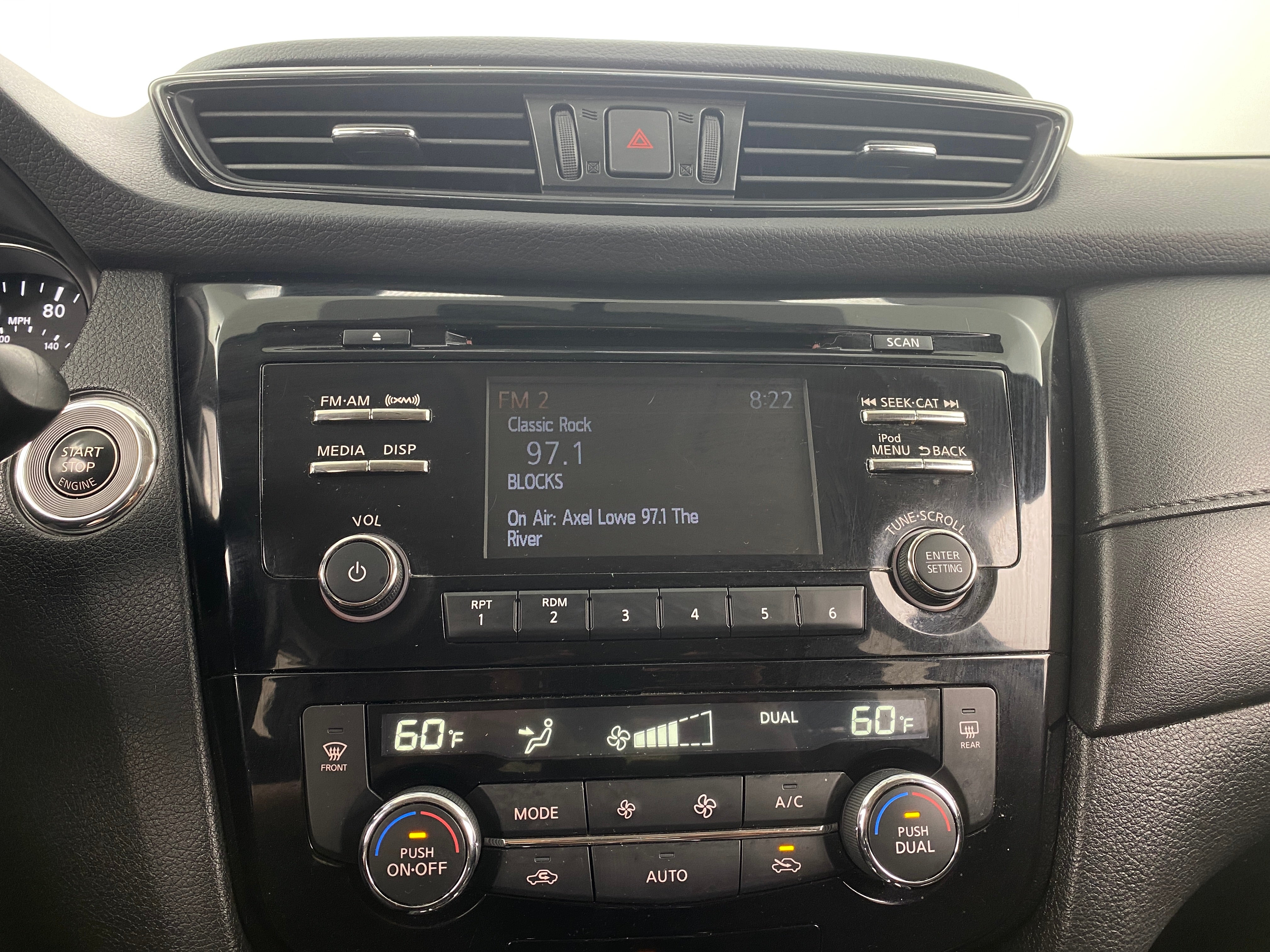 2017 Nissan Rogue SV 4