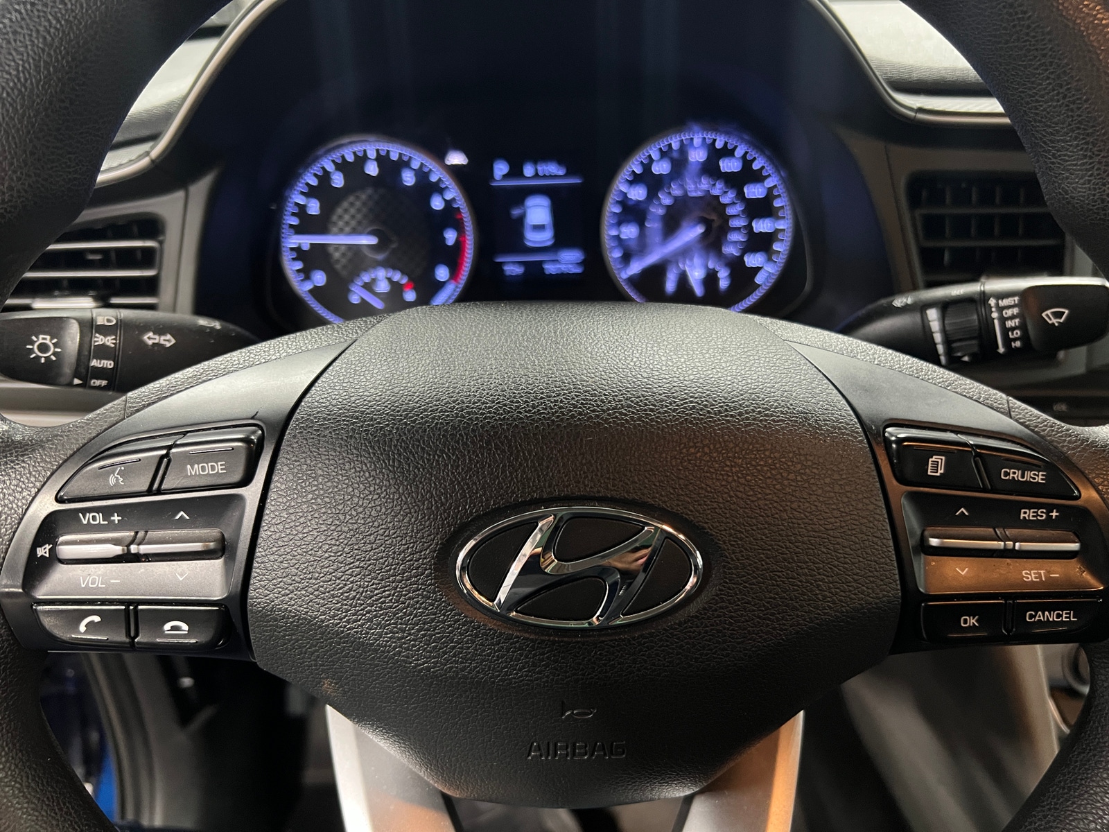 Thumbnail: 2020 Hyundai Elantra - 4