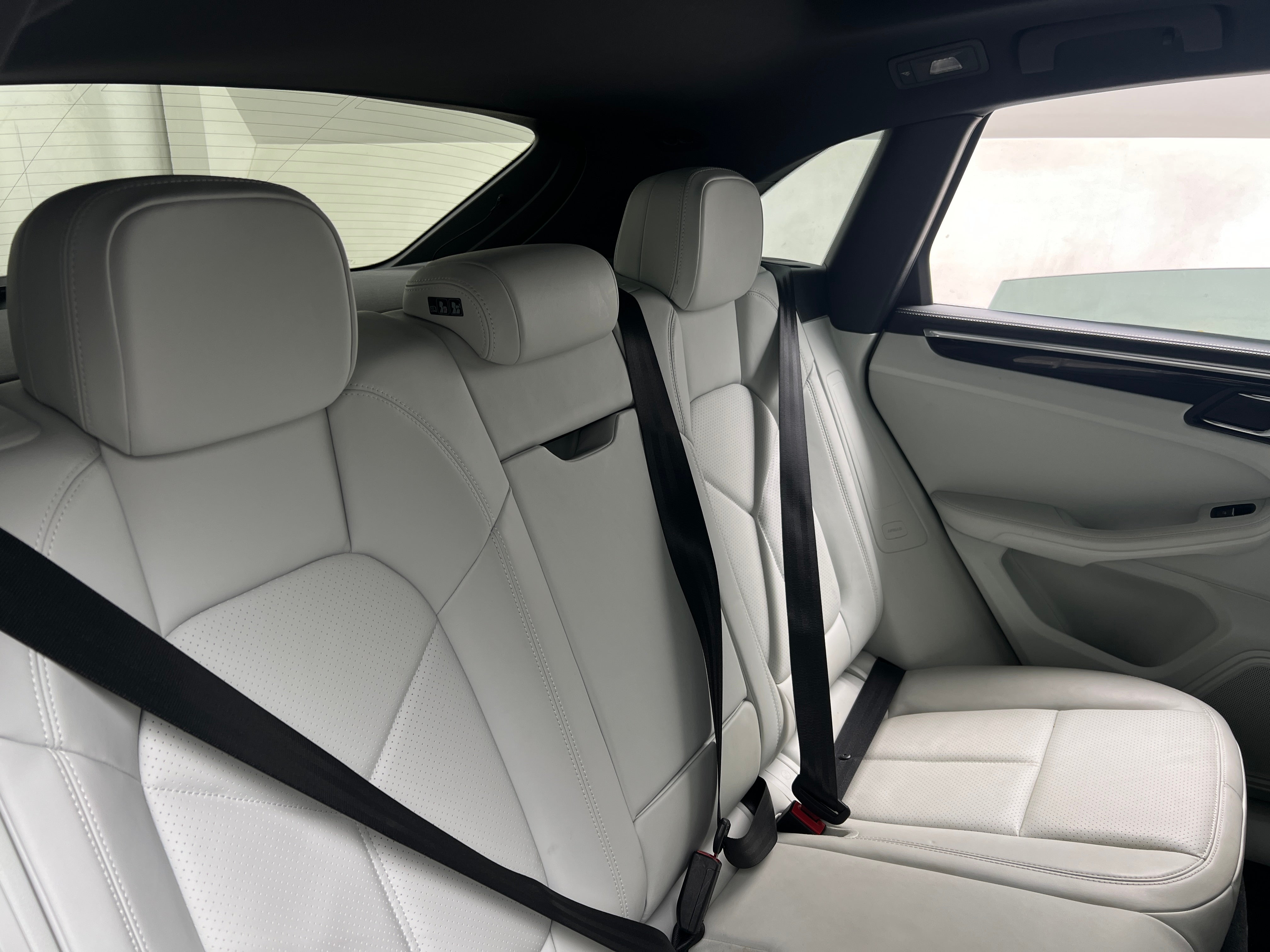 2022 Porsche Macan S 5