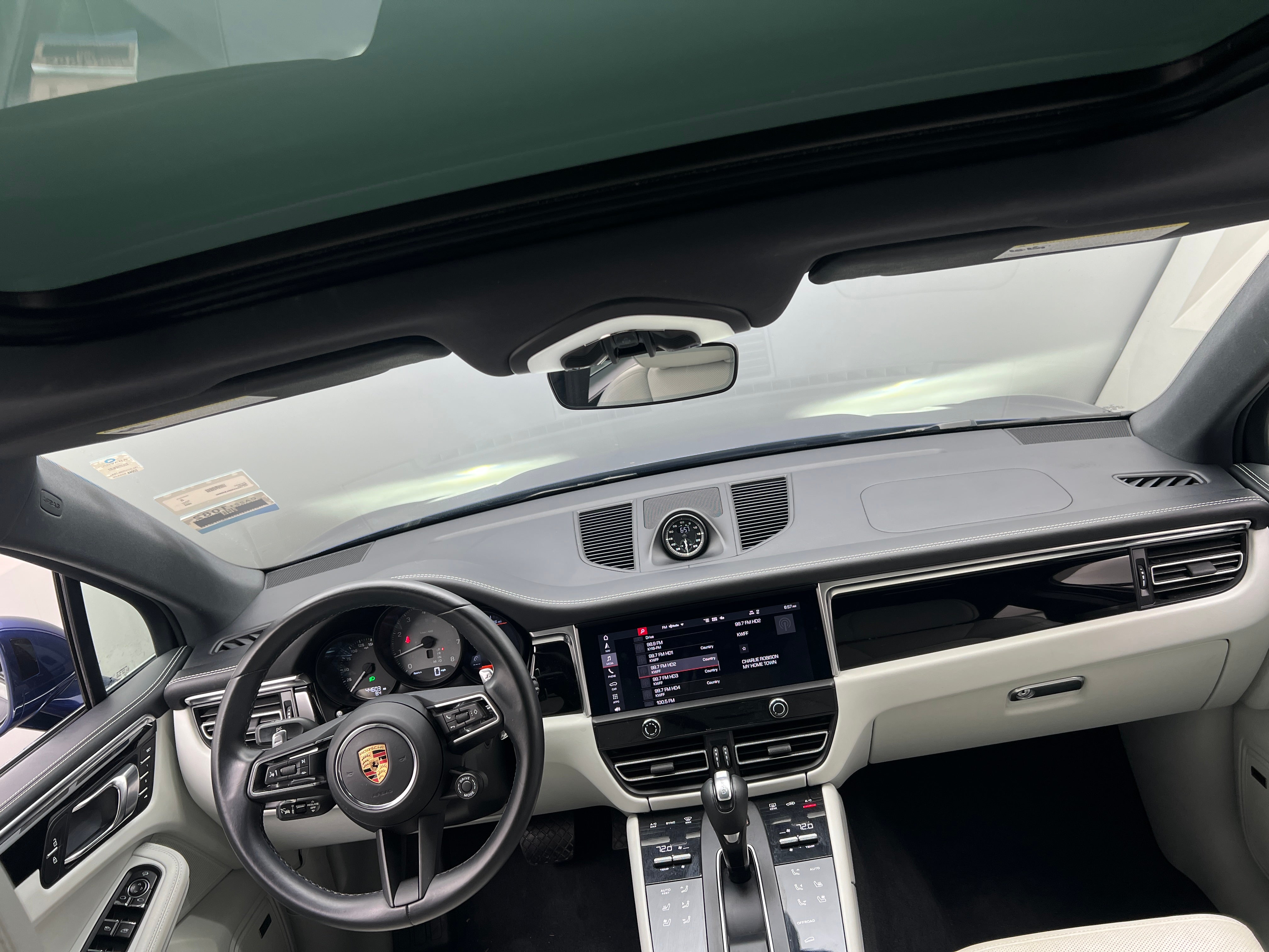 2022 Porsche Macan S 2