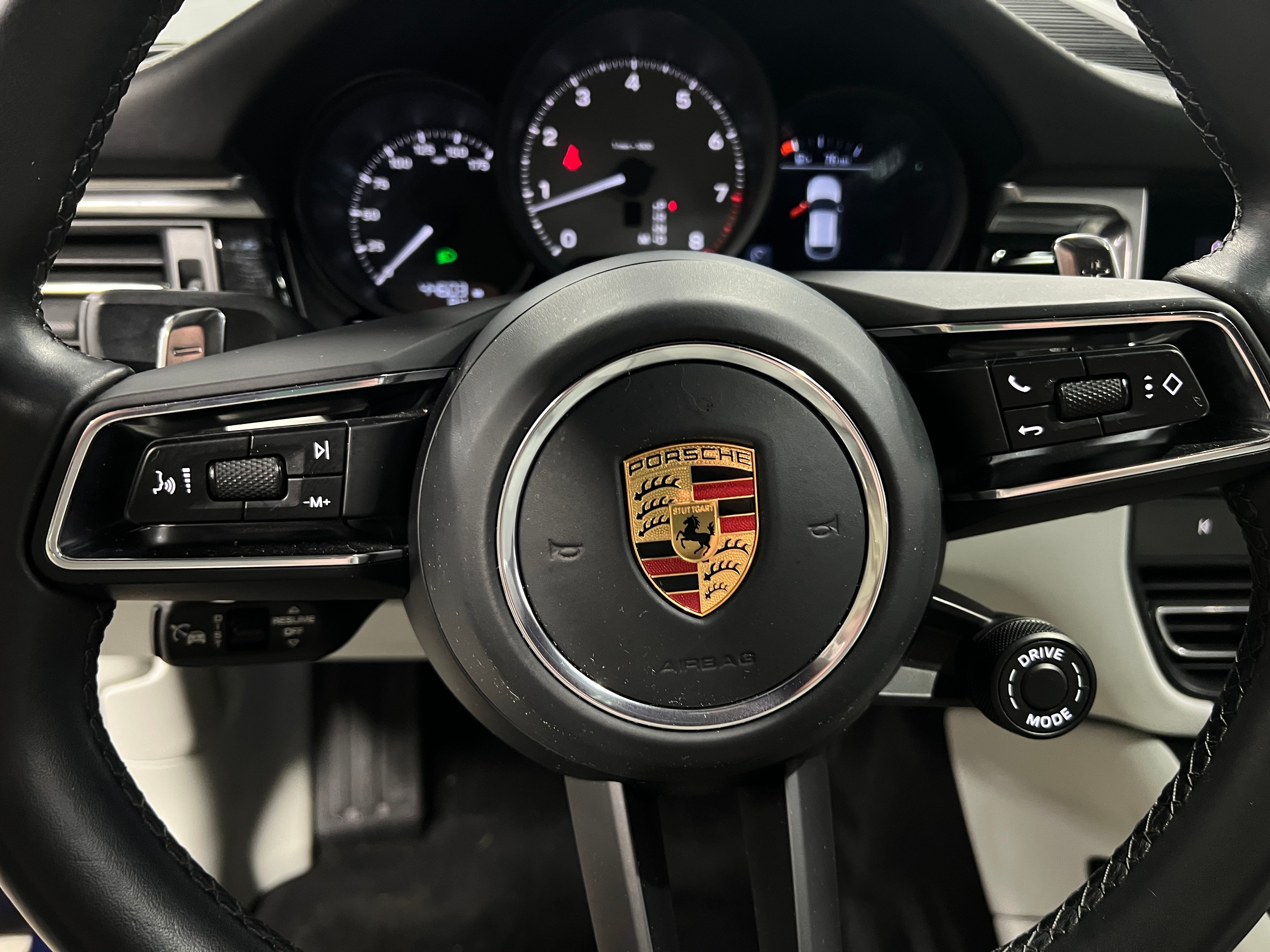 2022 Porsche Macan S 4
