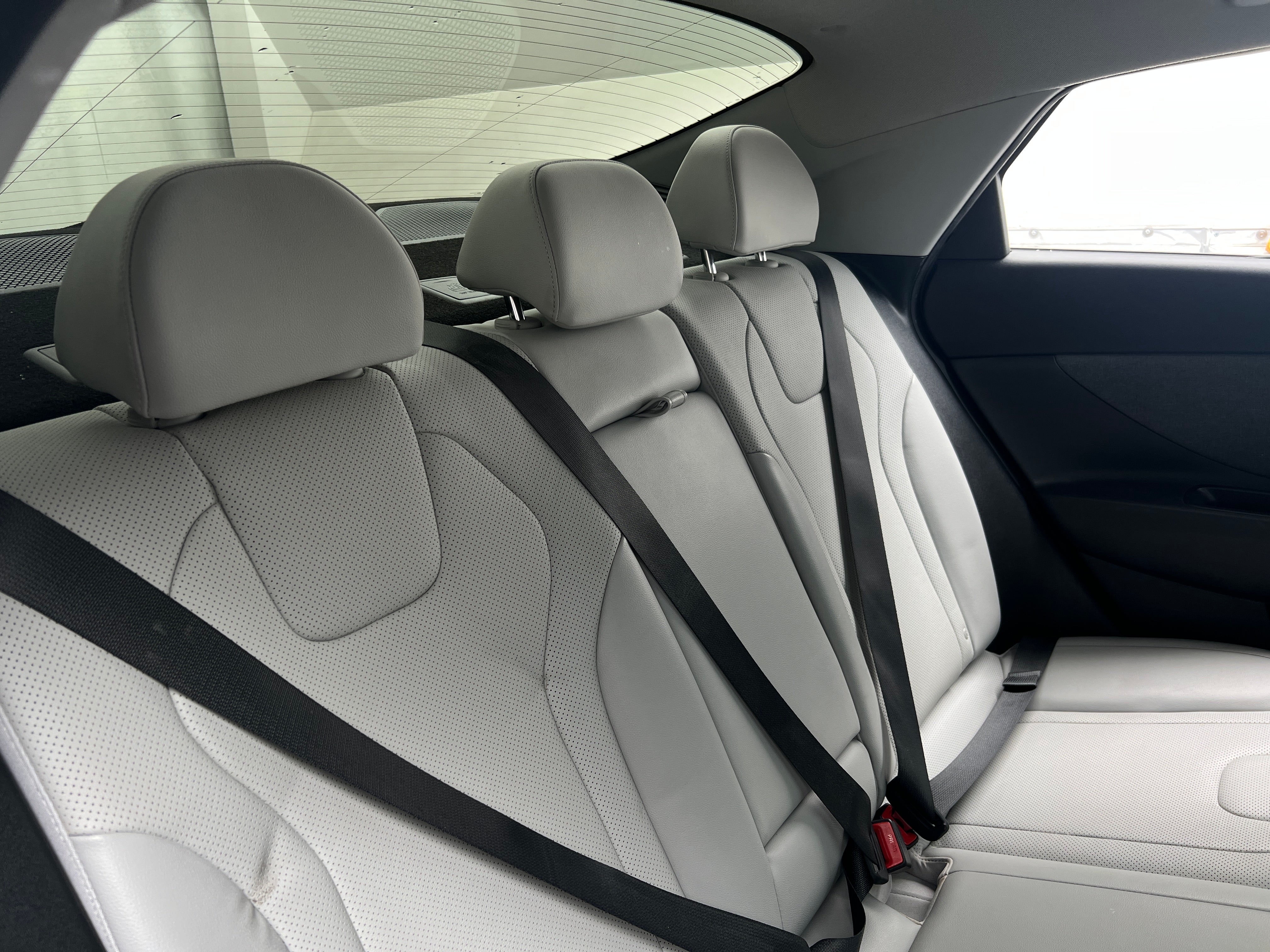 2022 Hyundai Elantra Limited Edition 5