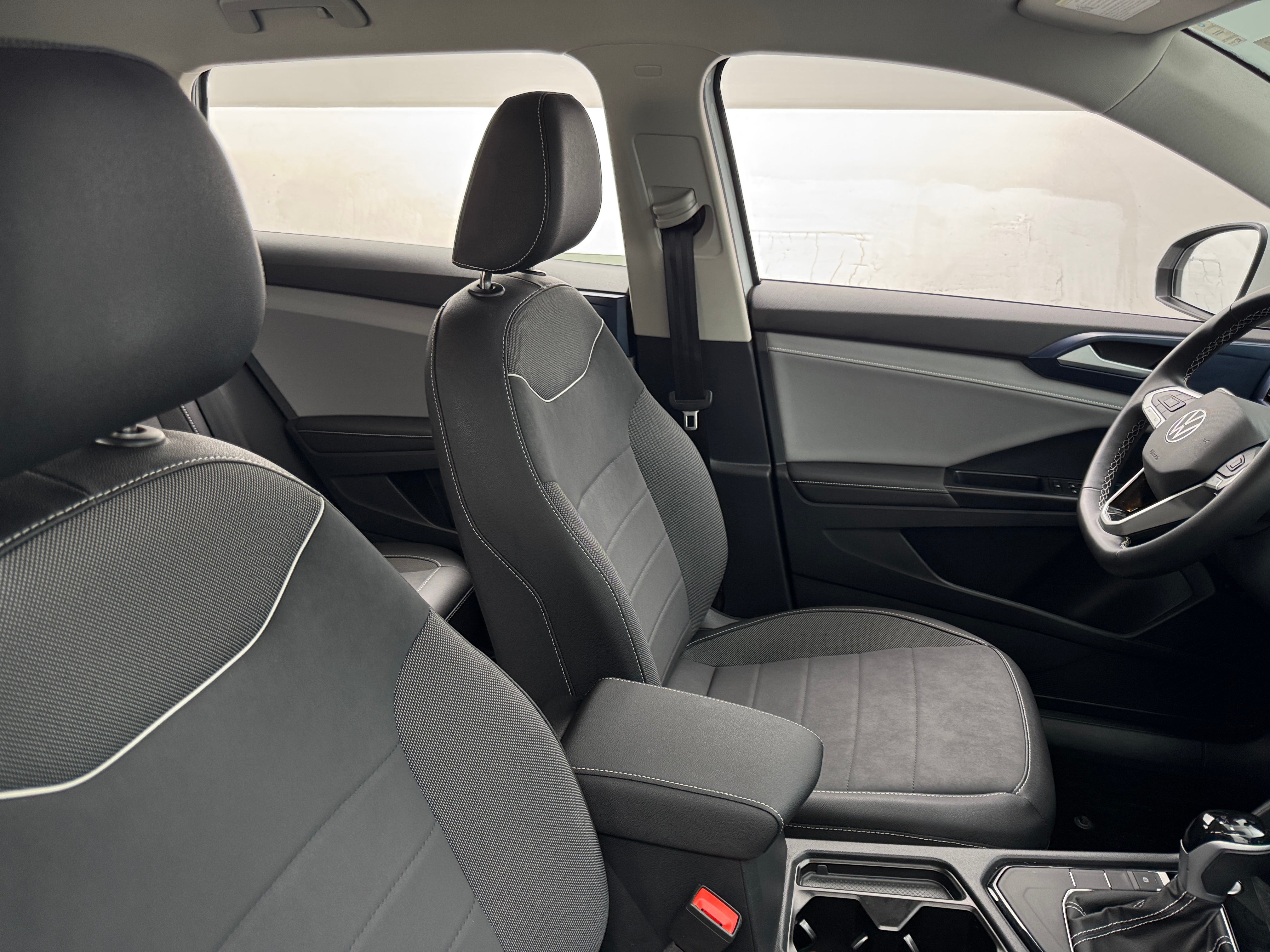 2024 Volkswagen Taos SE 2