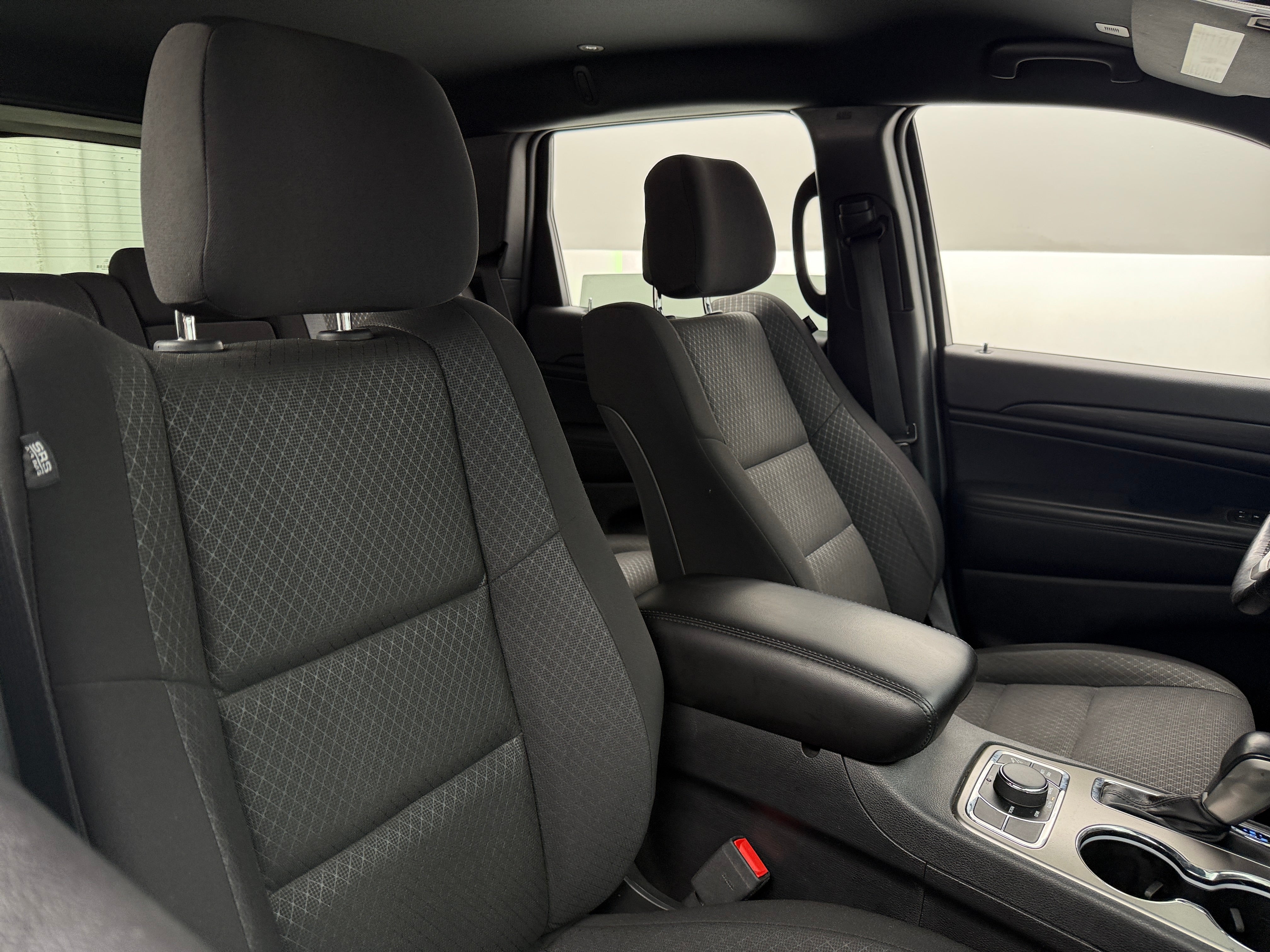 2021 Jeep Grand Cherokee Laredo 2