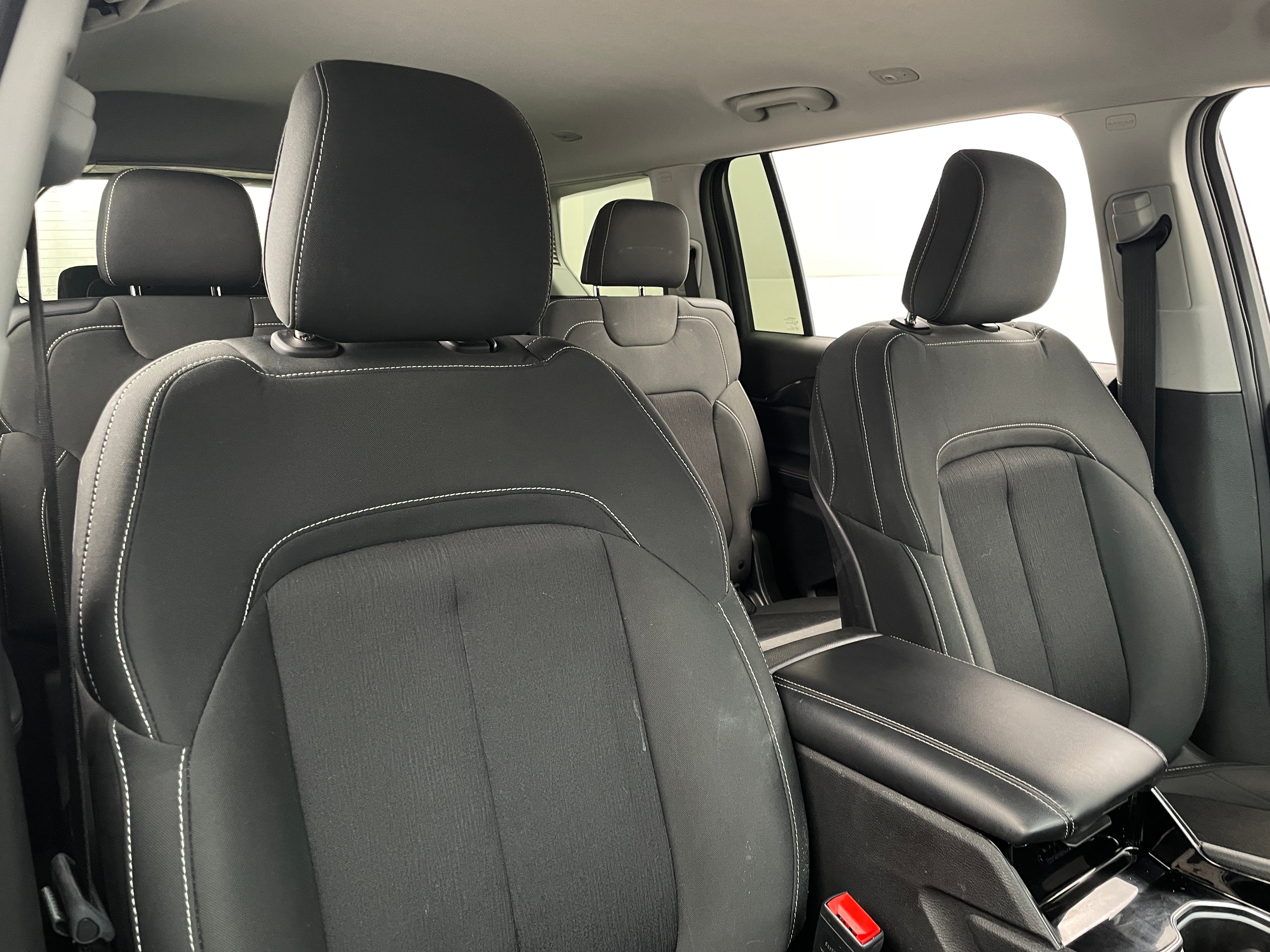2021 Jeep Grand Cherokee L Laredo 2