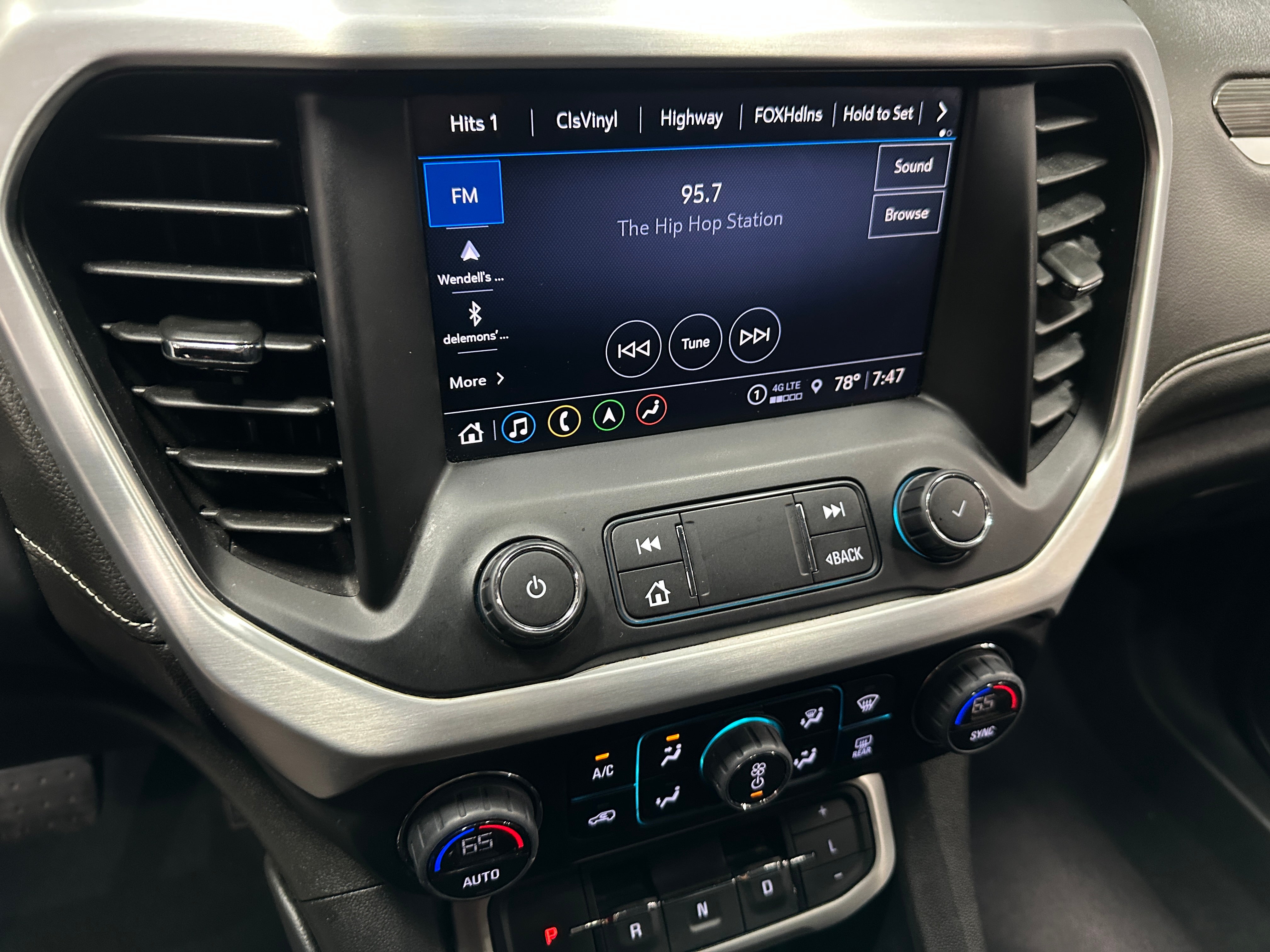 2023 GMC Acadia SLT 3