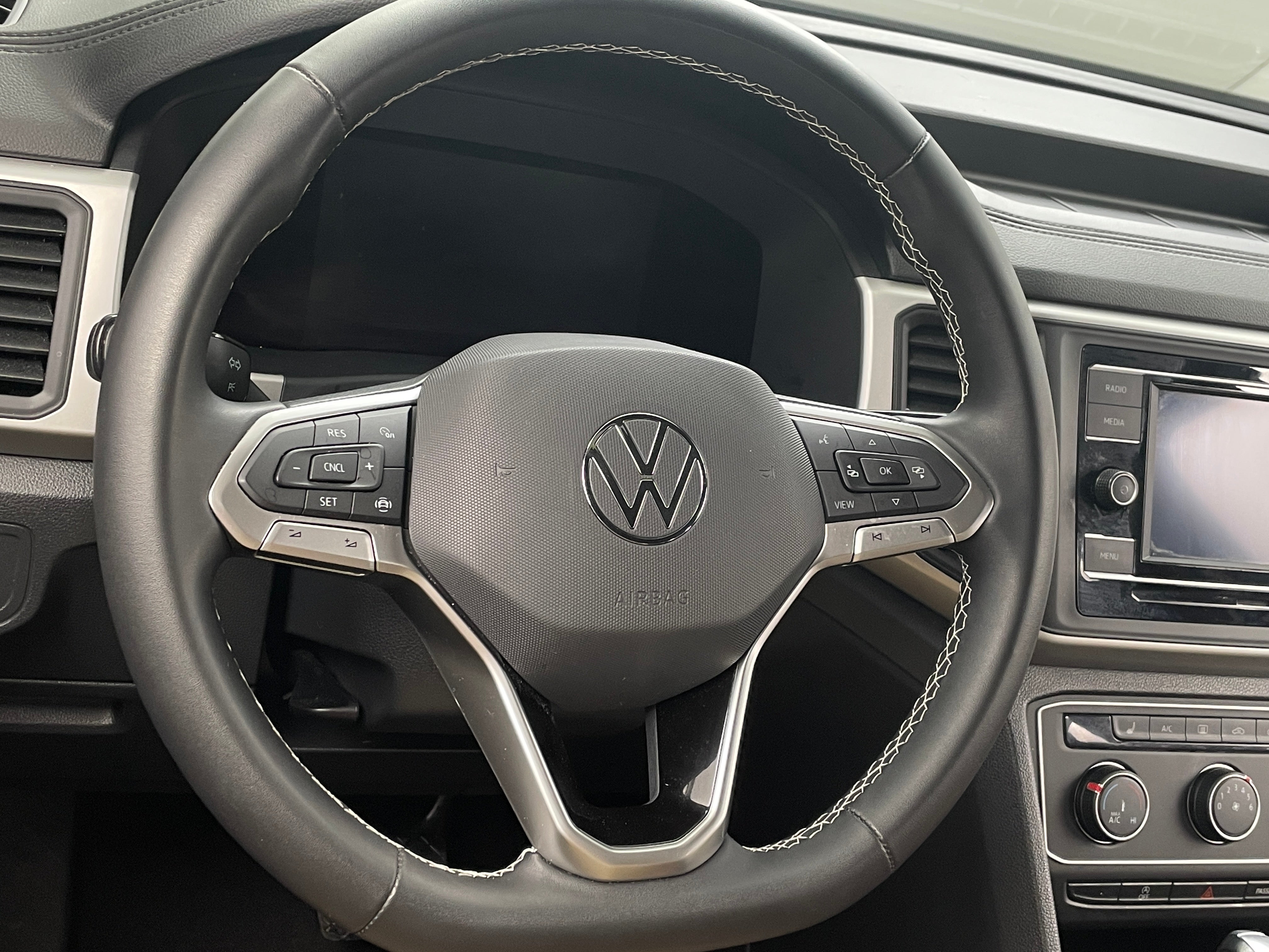 2022 Volkswagen Atlas SE 4
