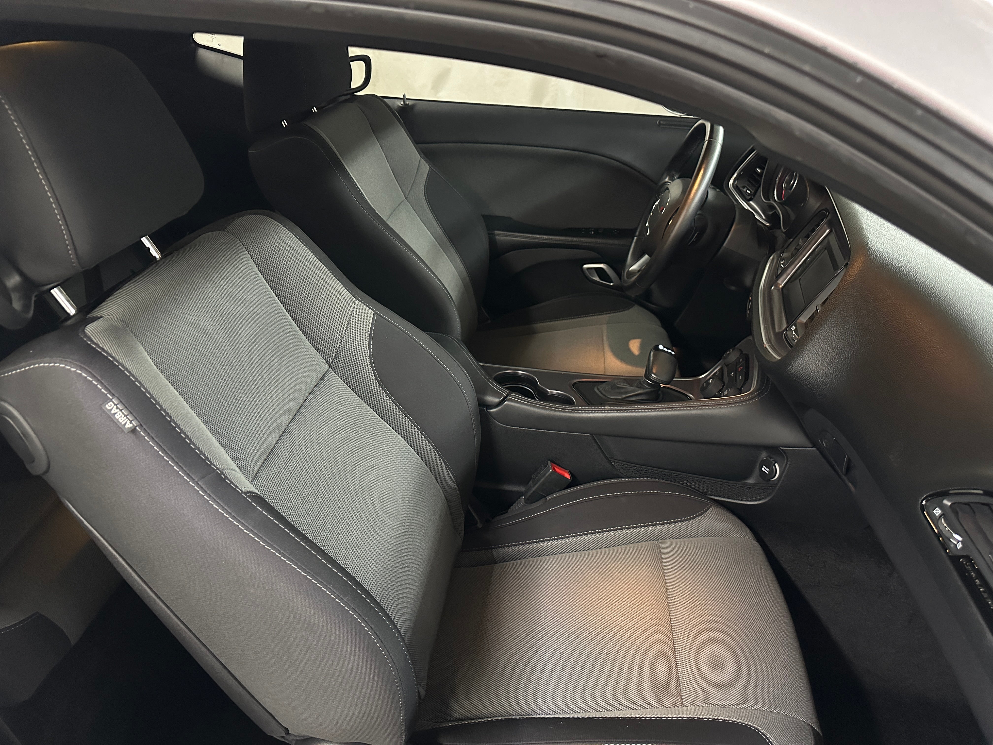 2015 Dodge Challenger SXT 2