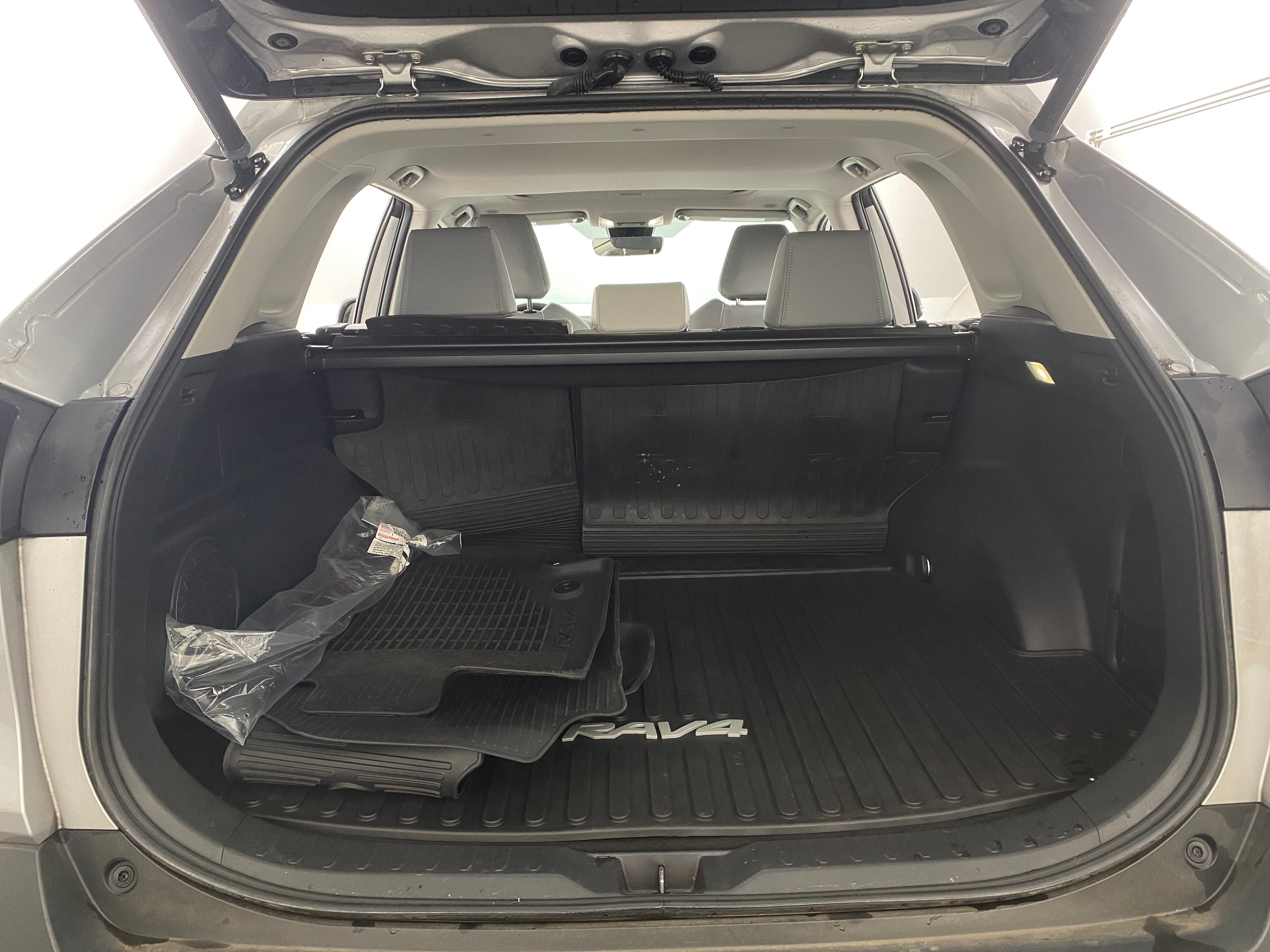 2023 Toyota RAV4 Limited 6
