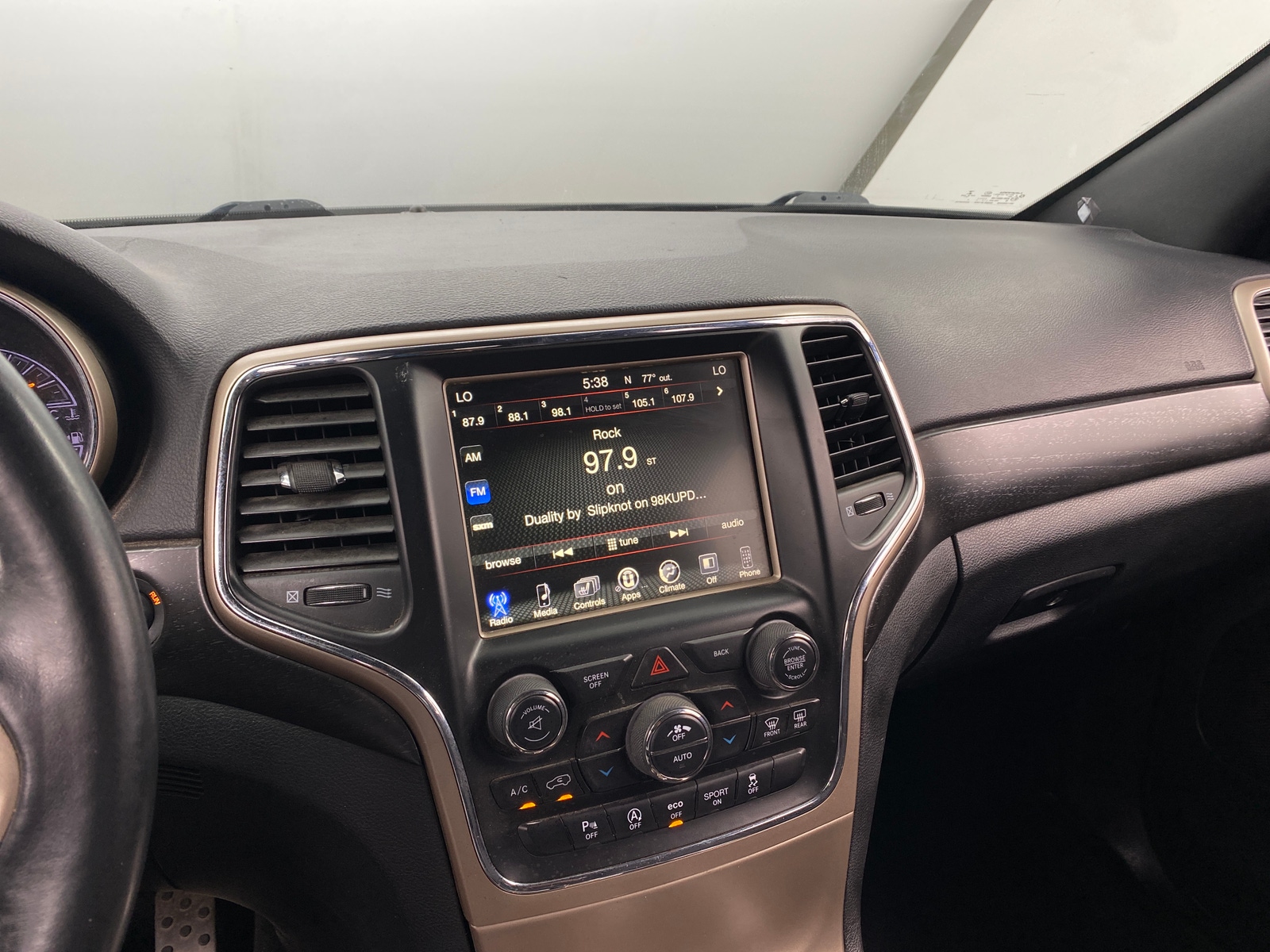 Thumbnail: 2017 Jeep Grand Cherokee - 4