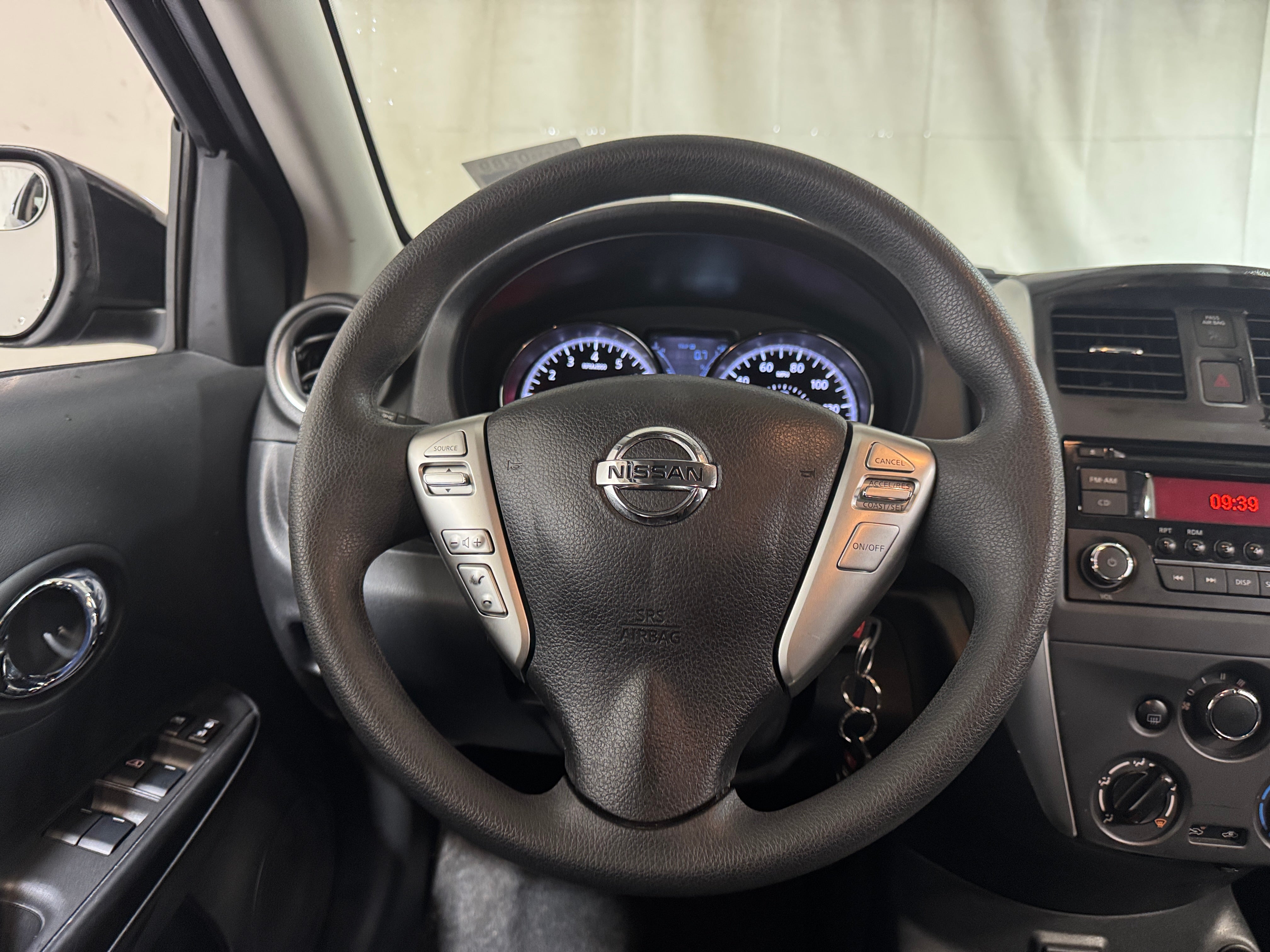 2017 Nissan Versa SV 5