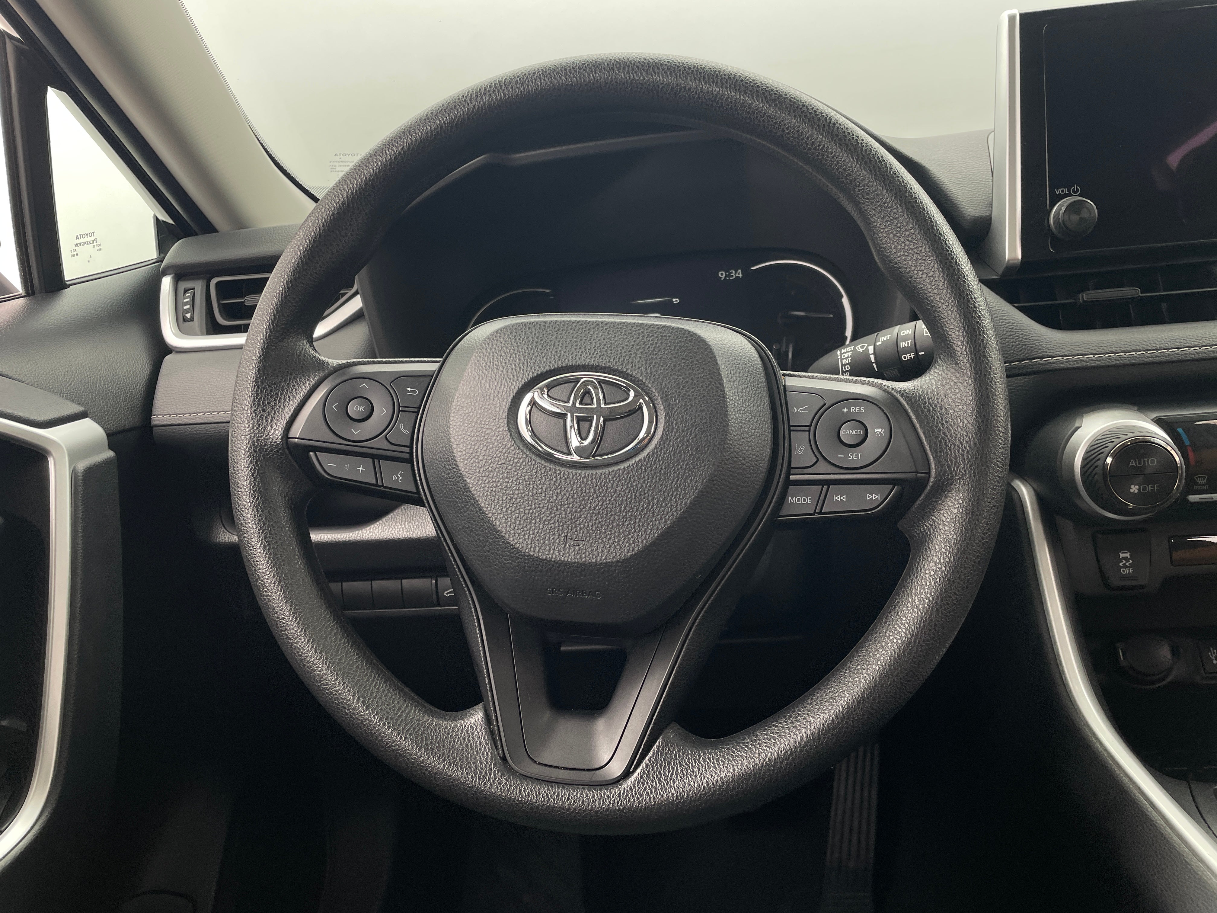 2024 Toyota RAV4 XLE 5