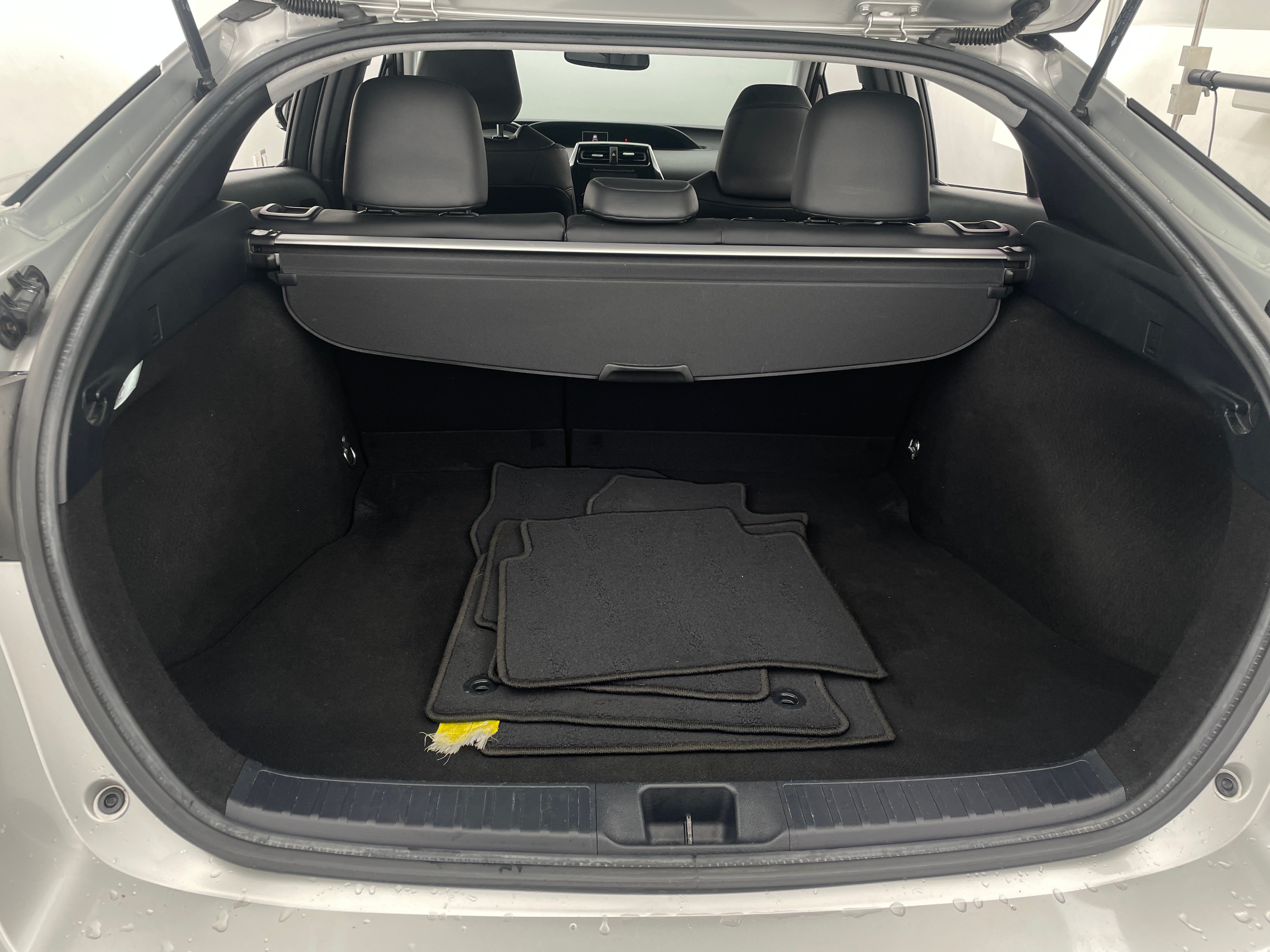 2016 Toyota Prius Four 6