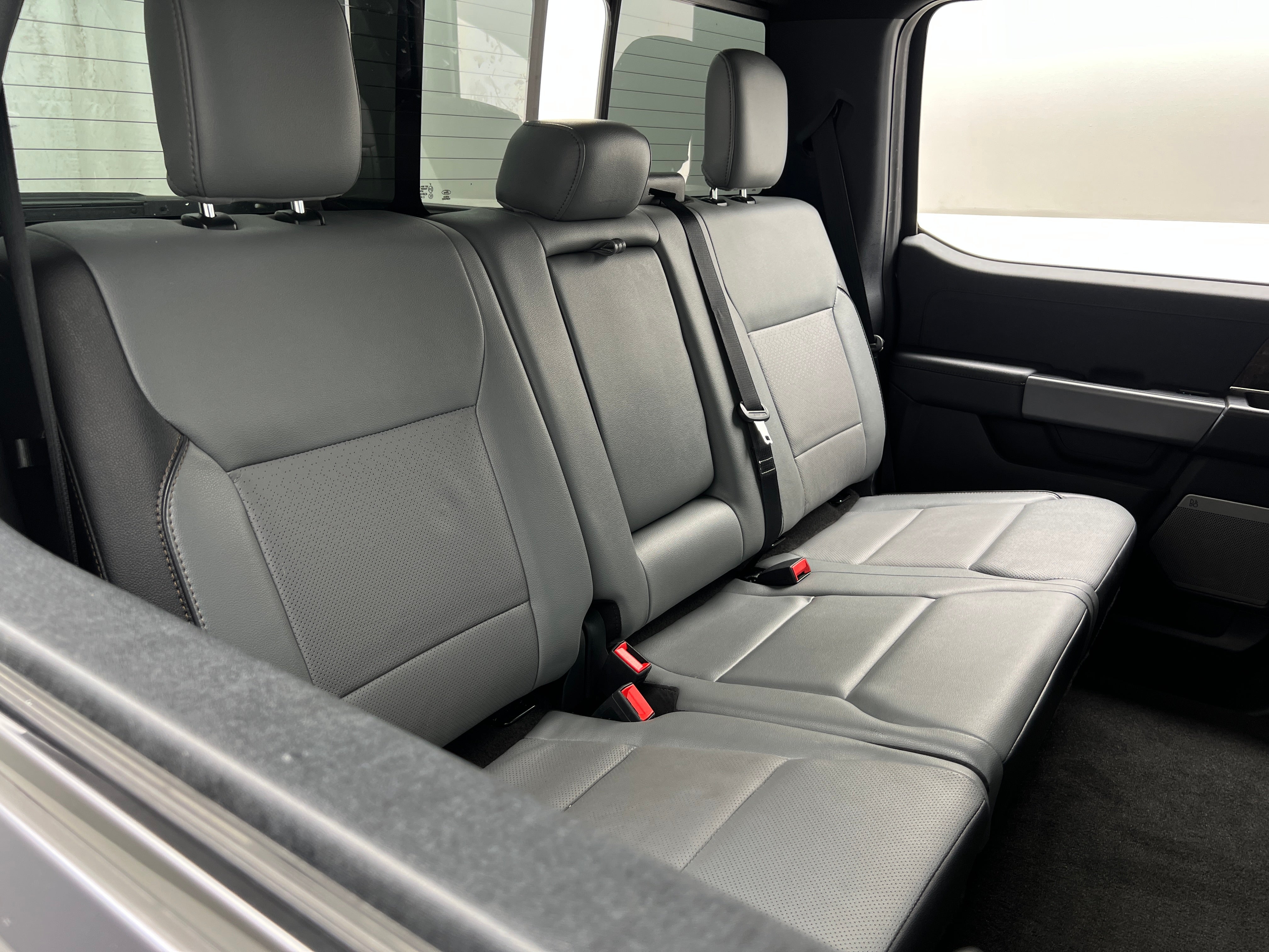 2023 Ford F-150 Lightning Lariat 6