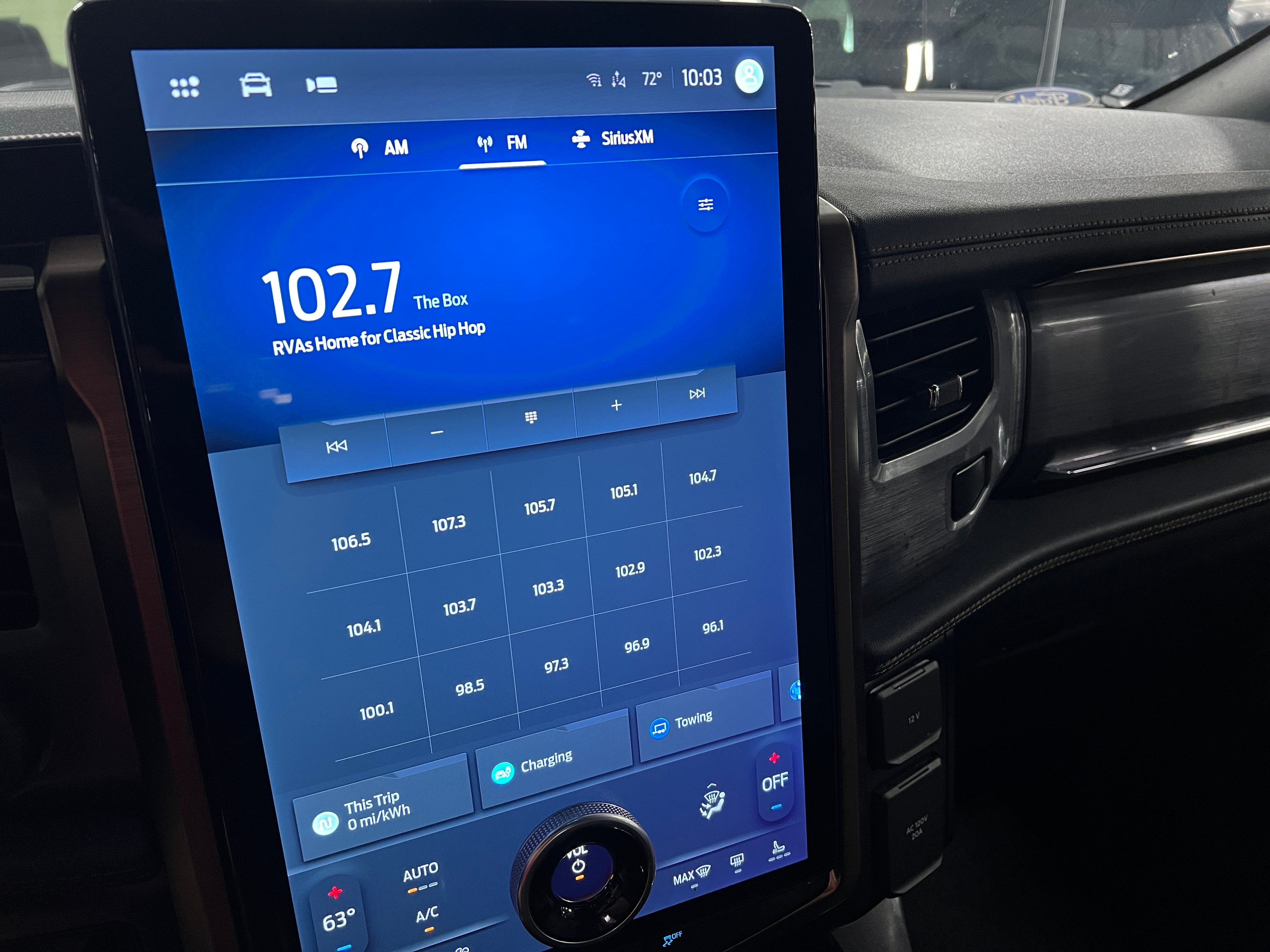 2023 Ford F-150 Lightning Lariat 4