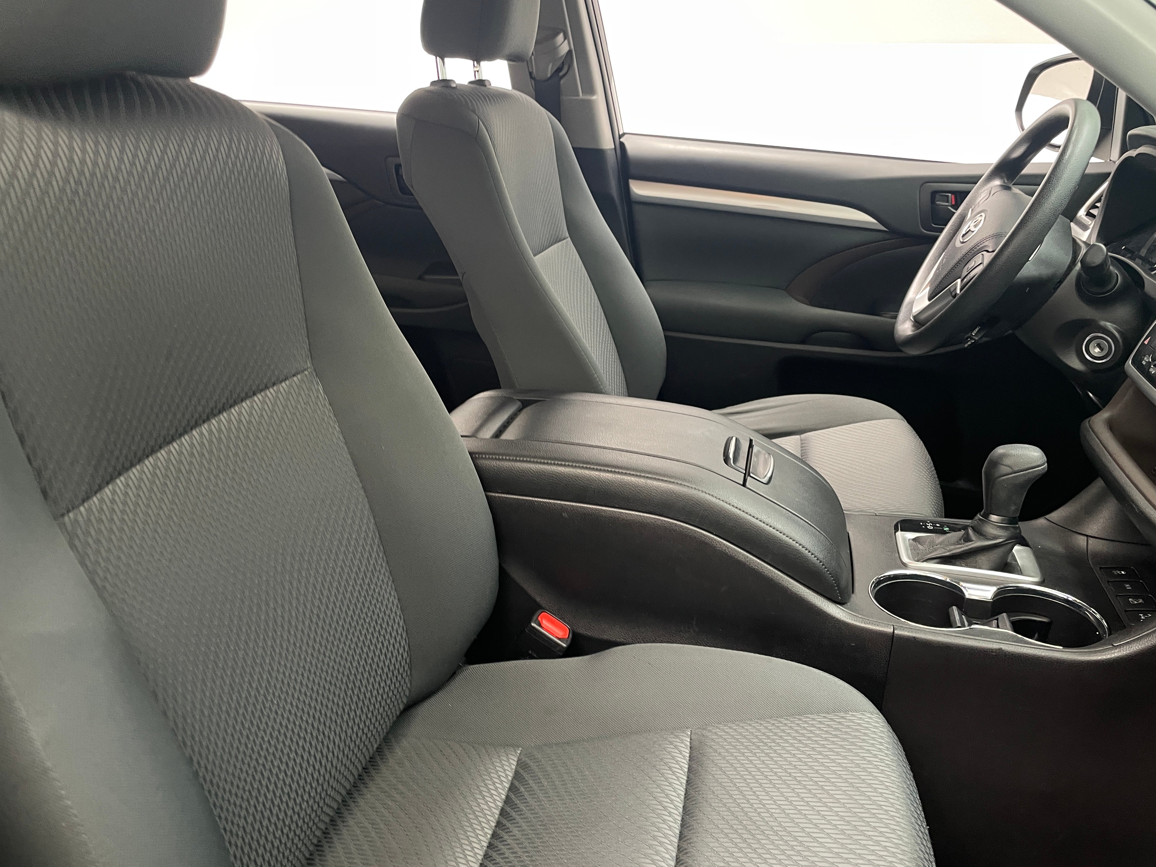 2019 Toyota Highlander LE 2