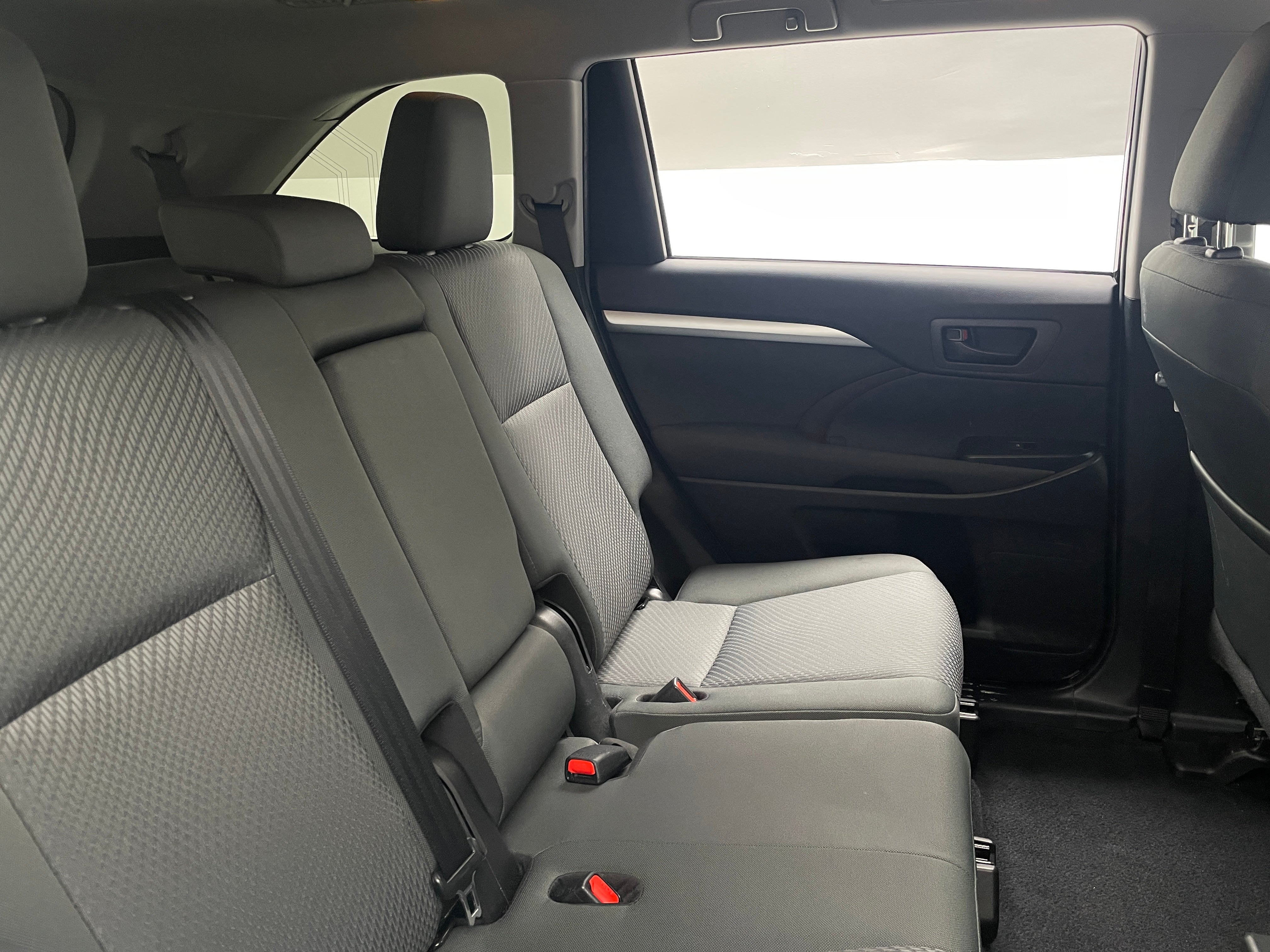 2019 Toyota Highlander LE 6