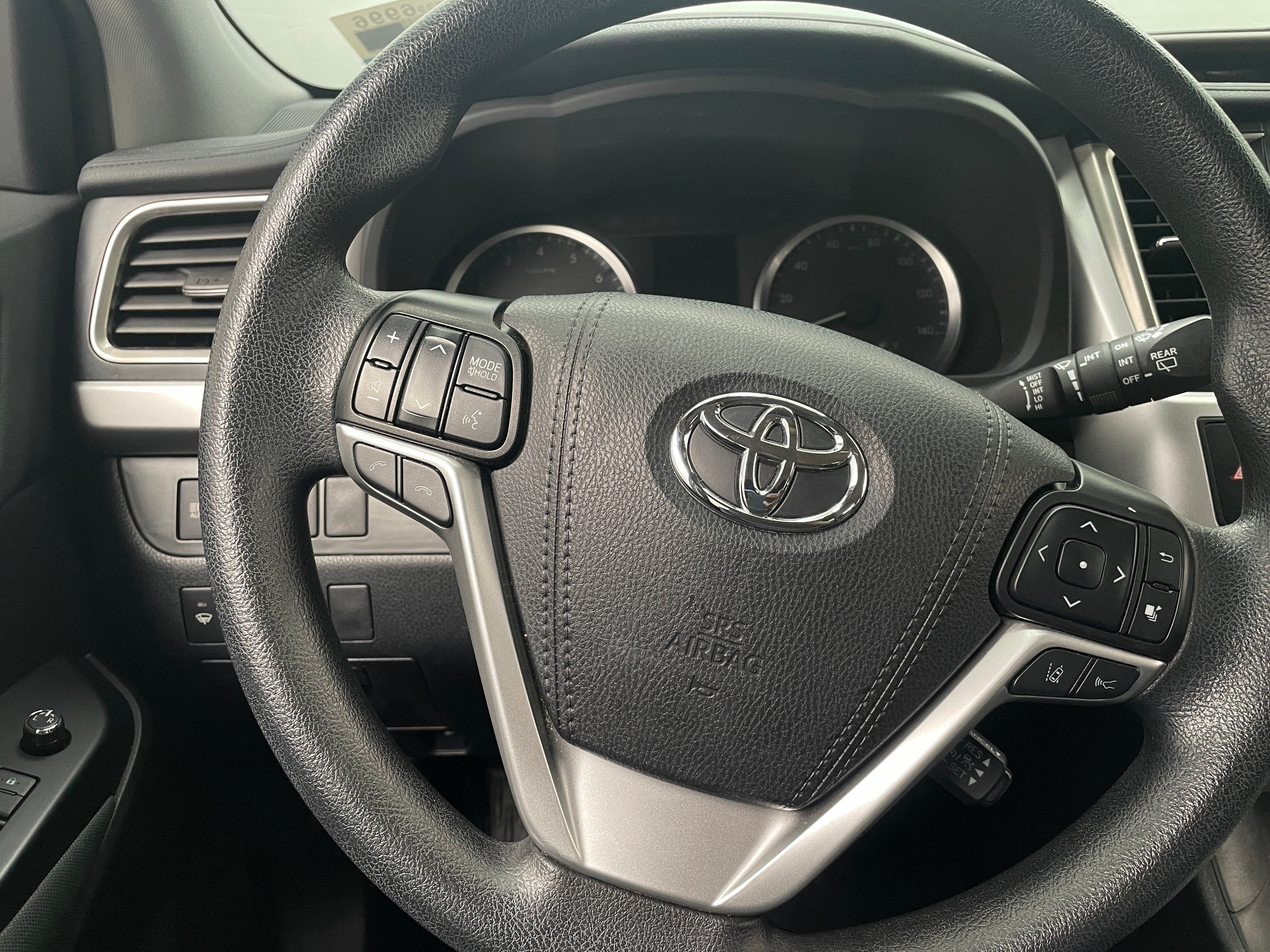 2019 Toyota Highlander LE 5