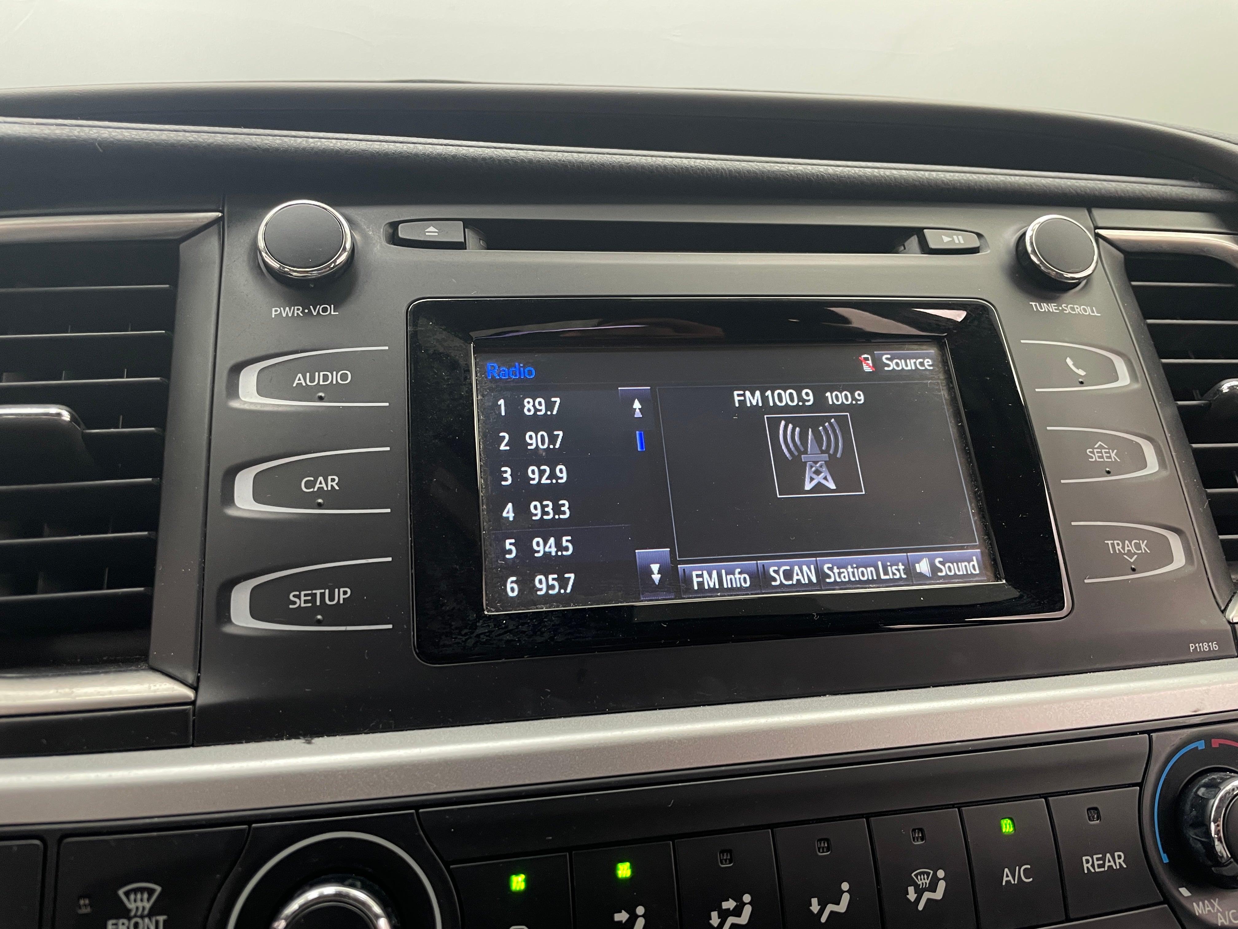 2019 Toyota Highlander LE 4