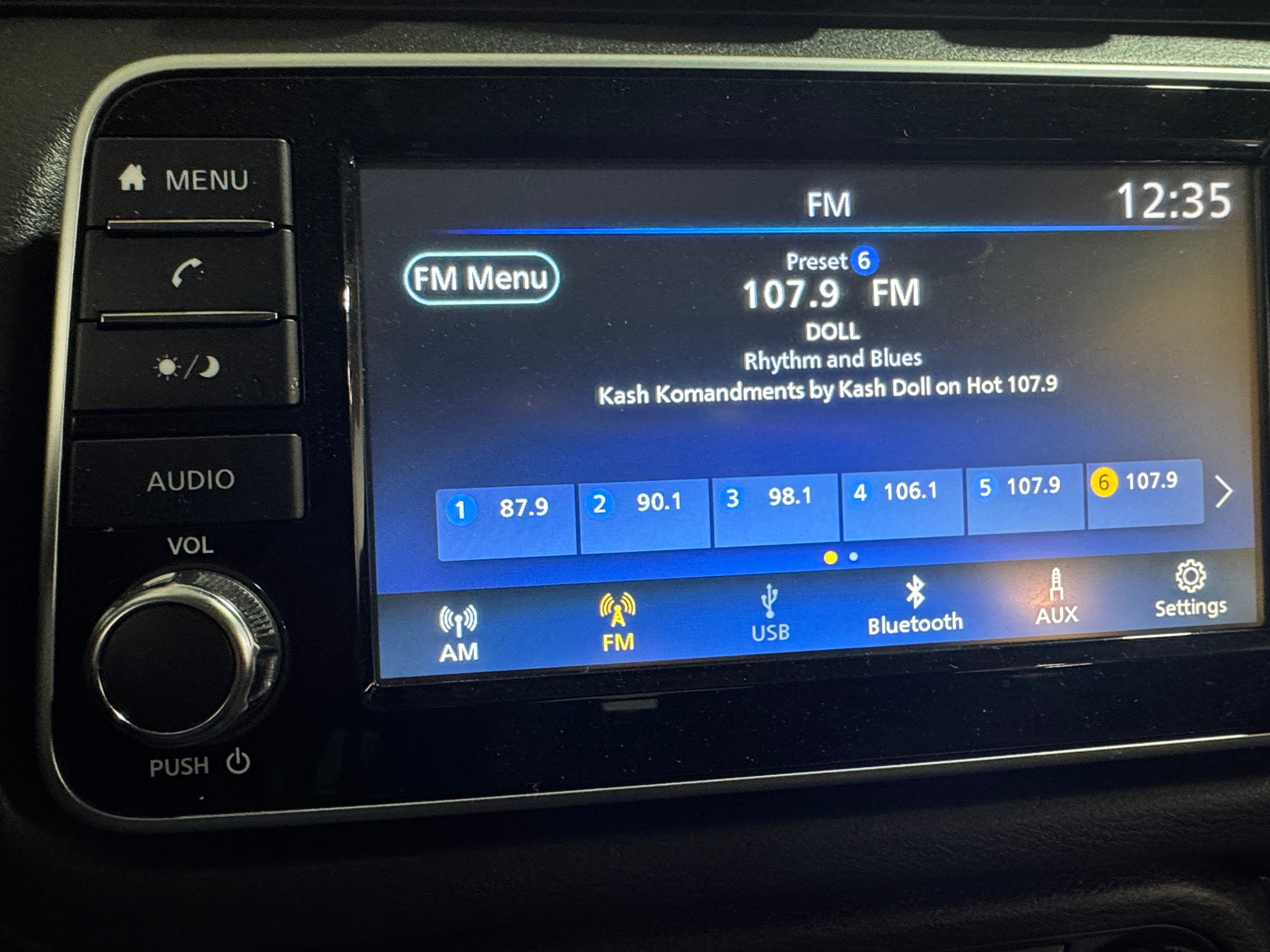 2022 Nissan Versa S 4