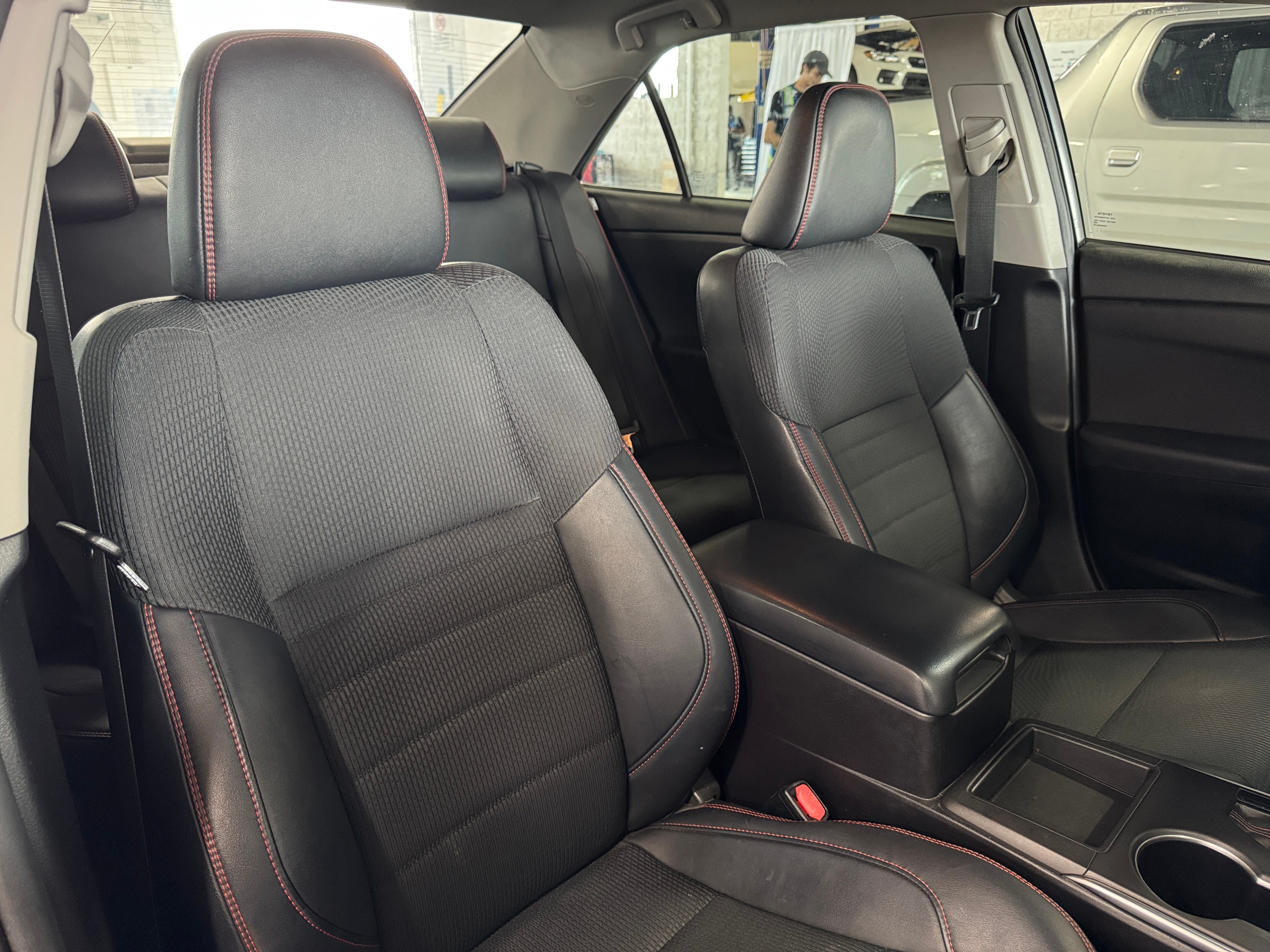 2017 Toyota Camry SE 2