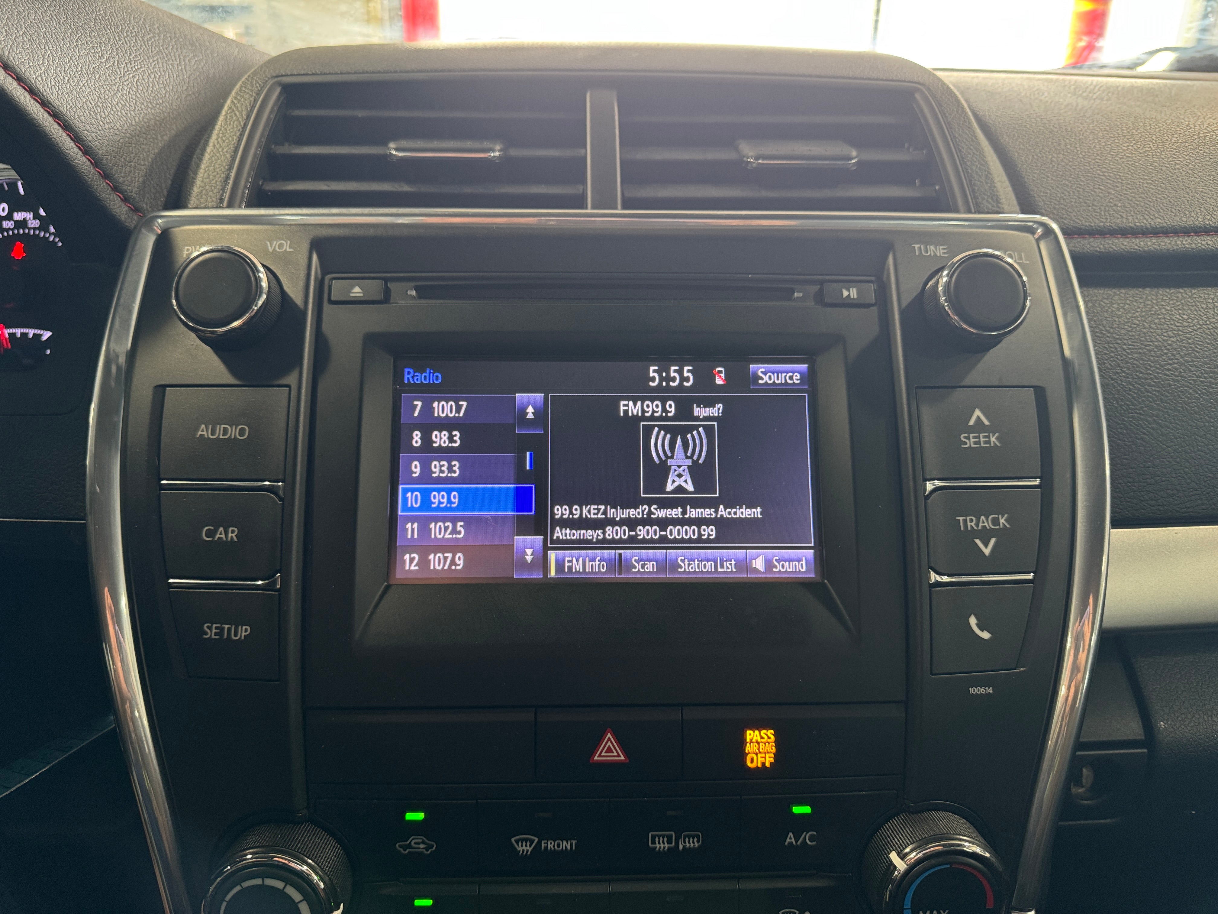 2017 Toyota Camry SE 4
