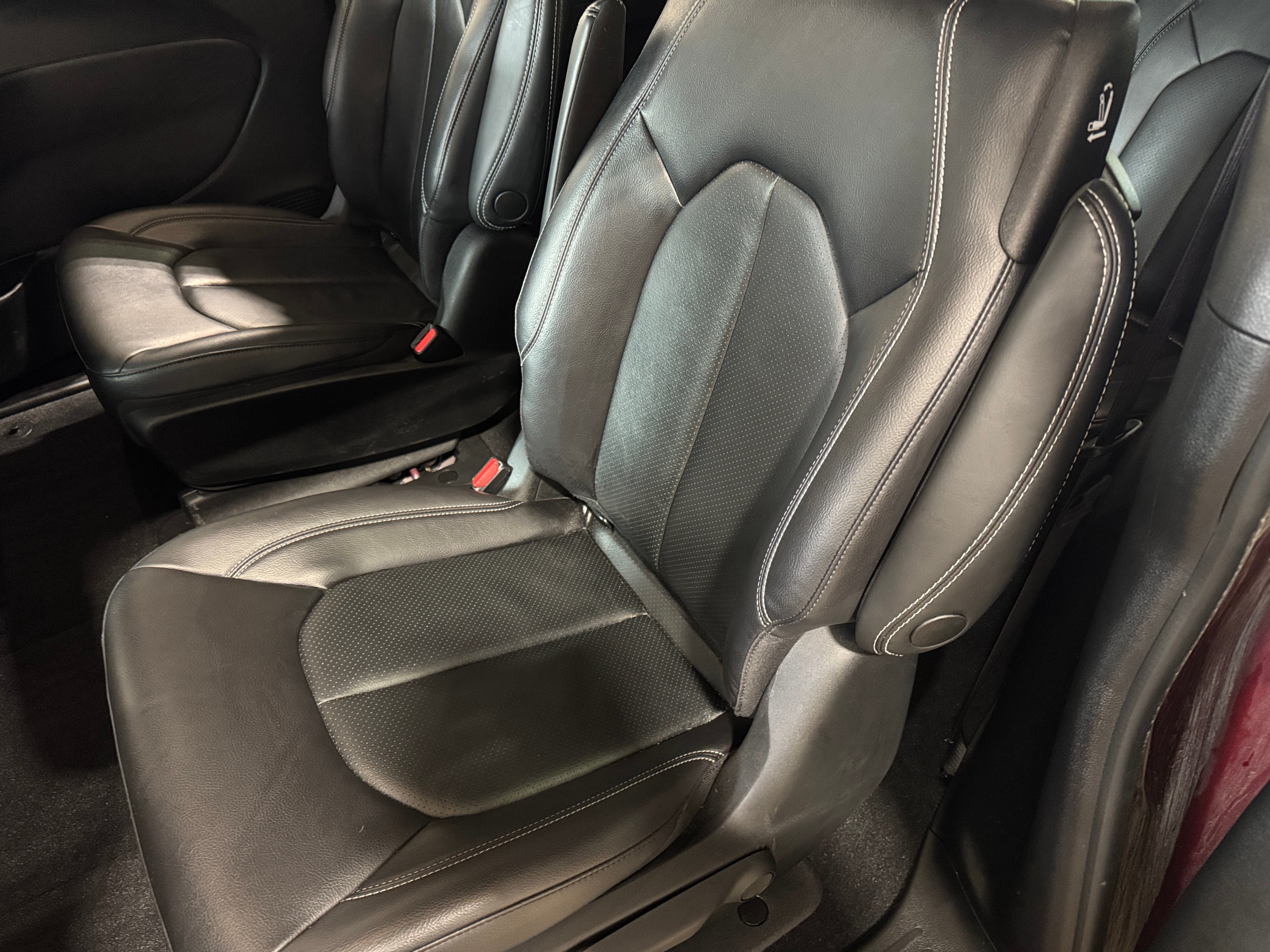2022 Chrysler Pacifica Hybrid Touring L 5