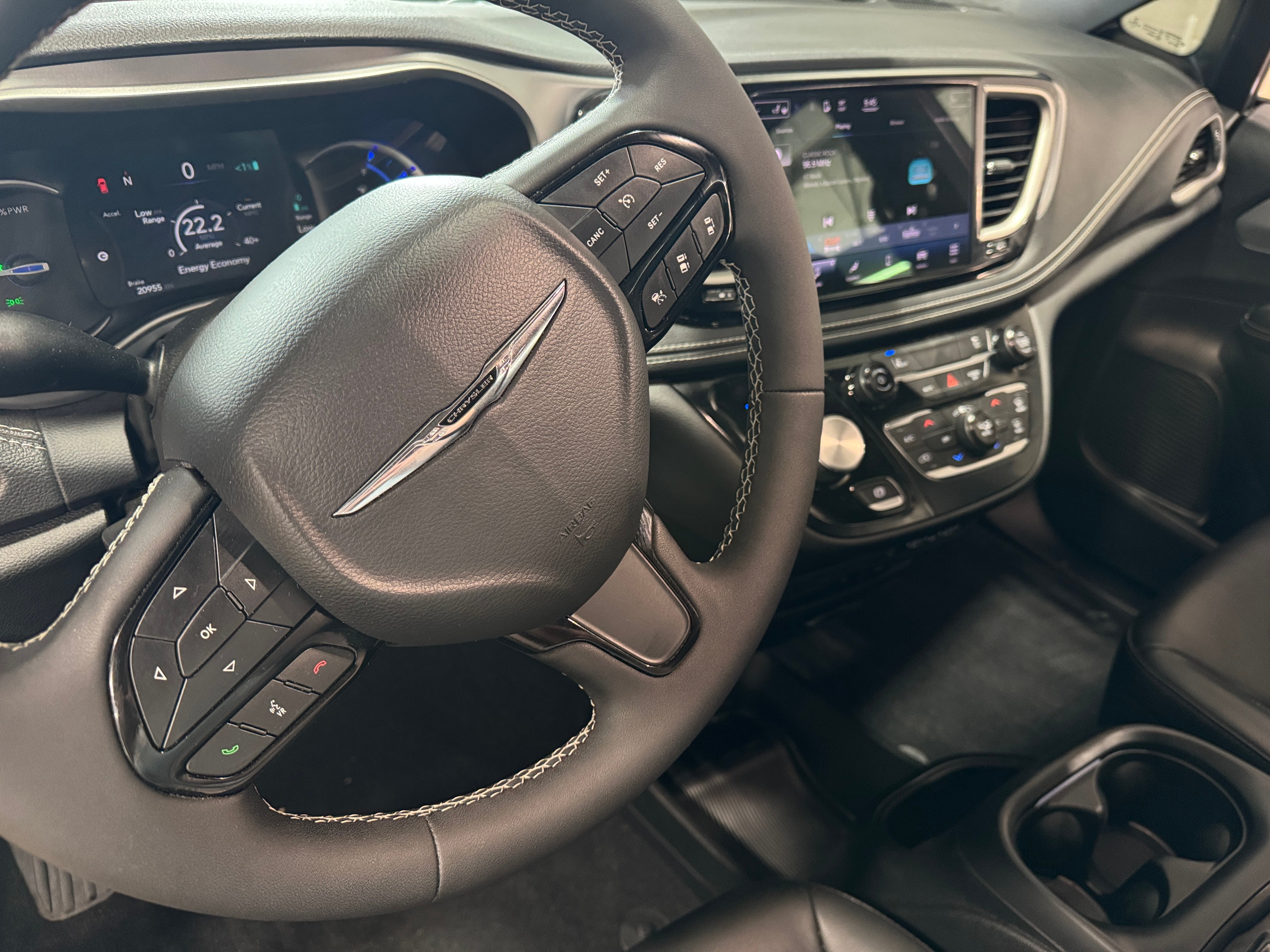2022 Chrysler Pacifica Hybrid Touring L 2