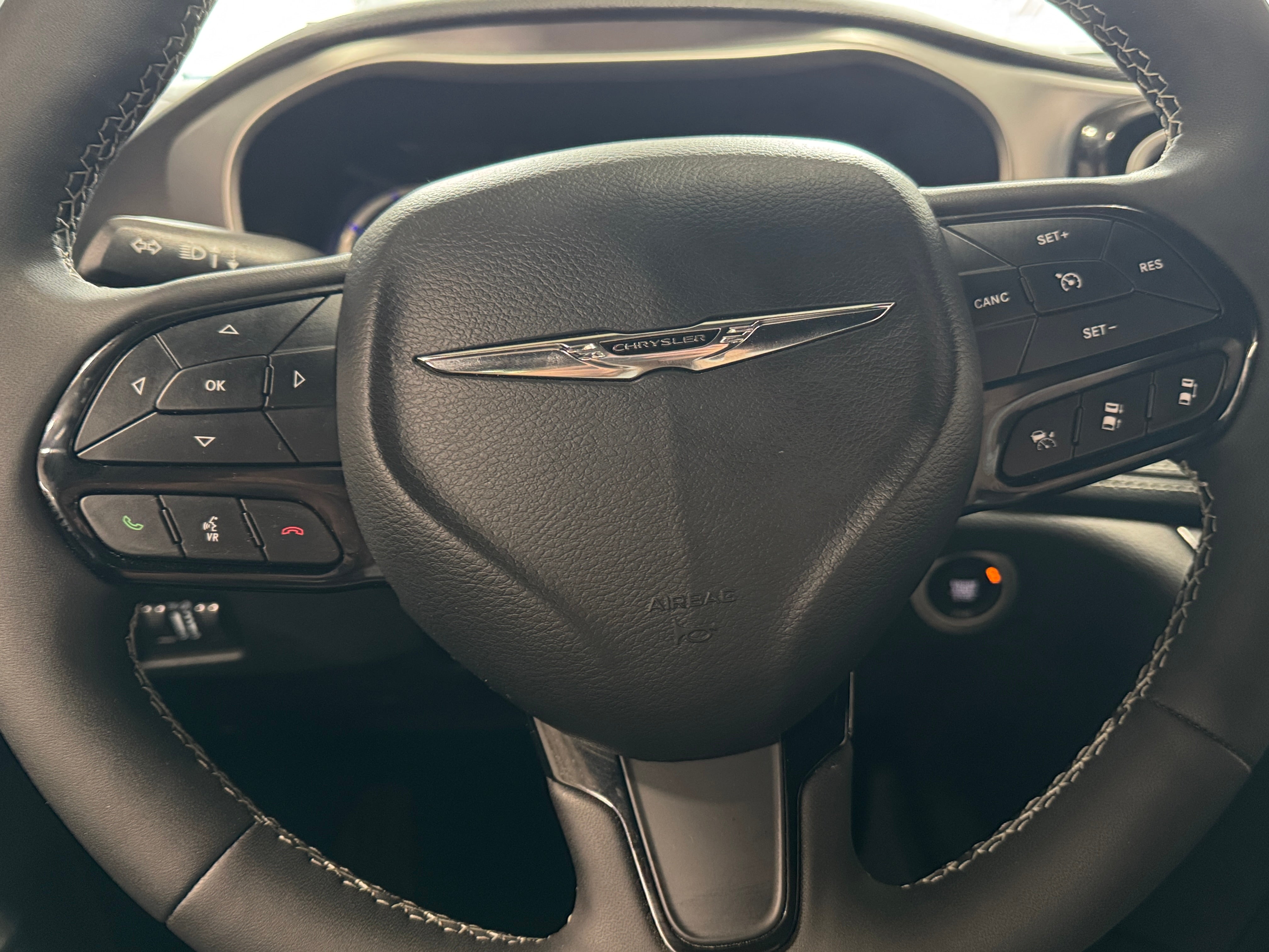 2022 Chrysler Pacifica Hybrid Touring L 4