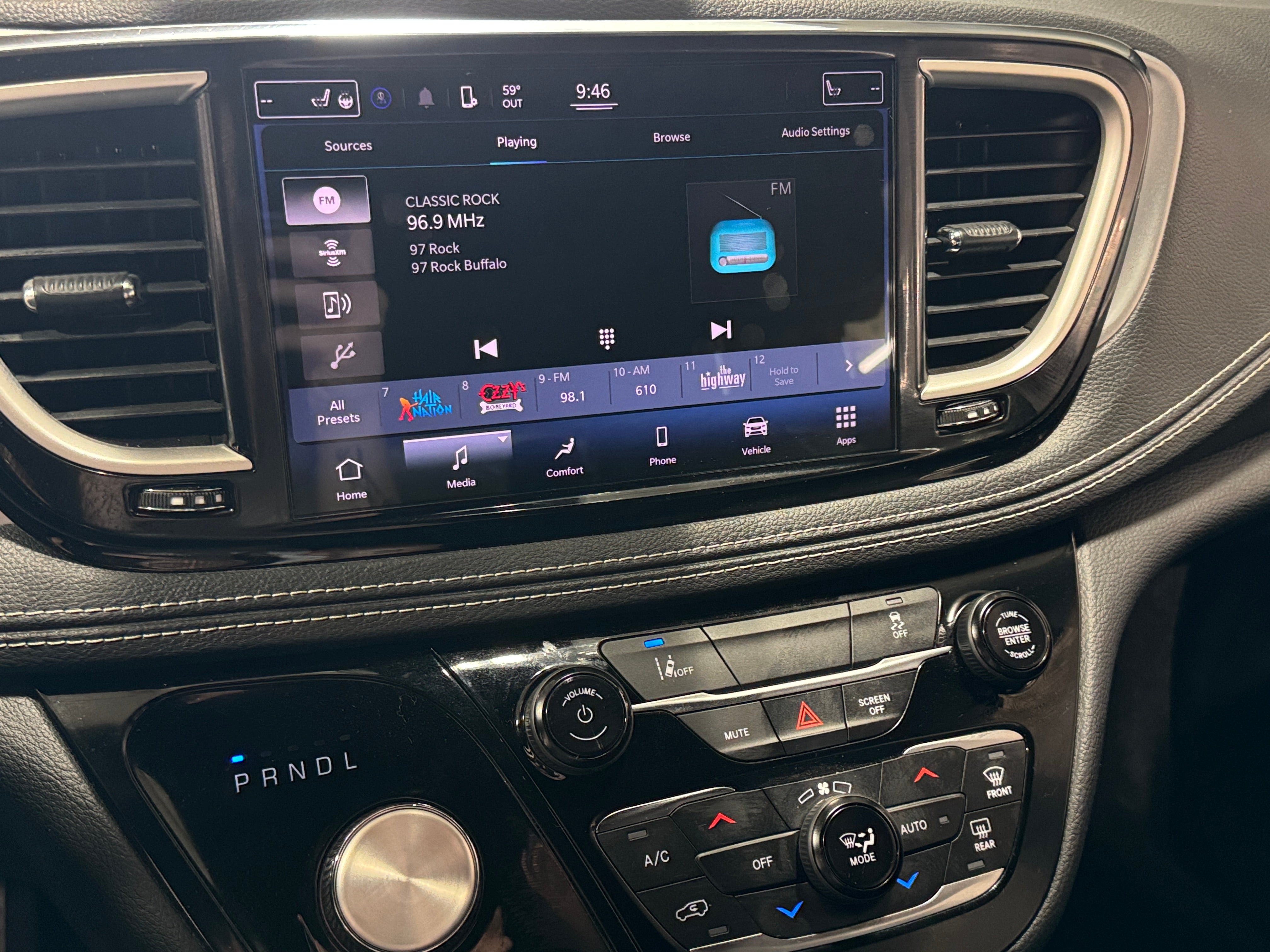 2022 Chrysler Pacifica Hybrid Touring L 3