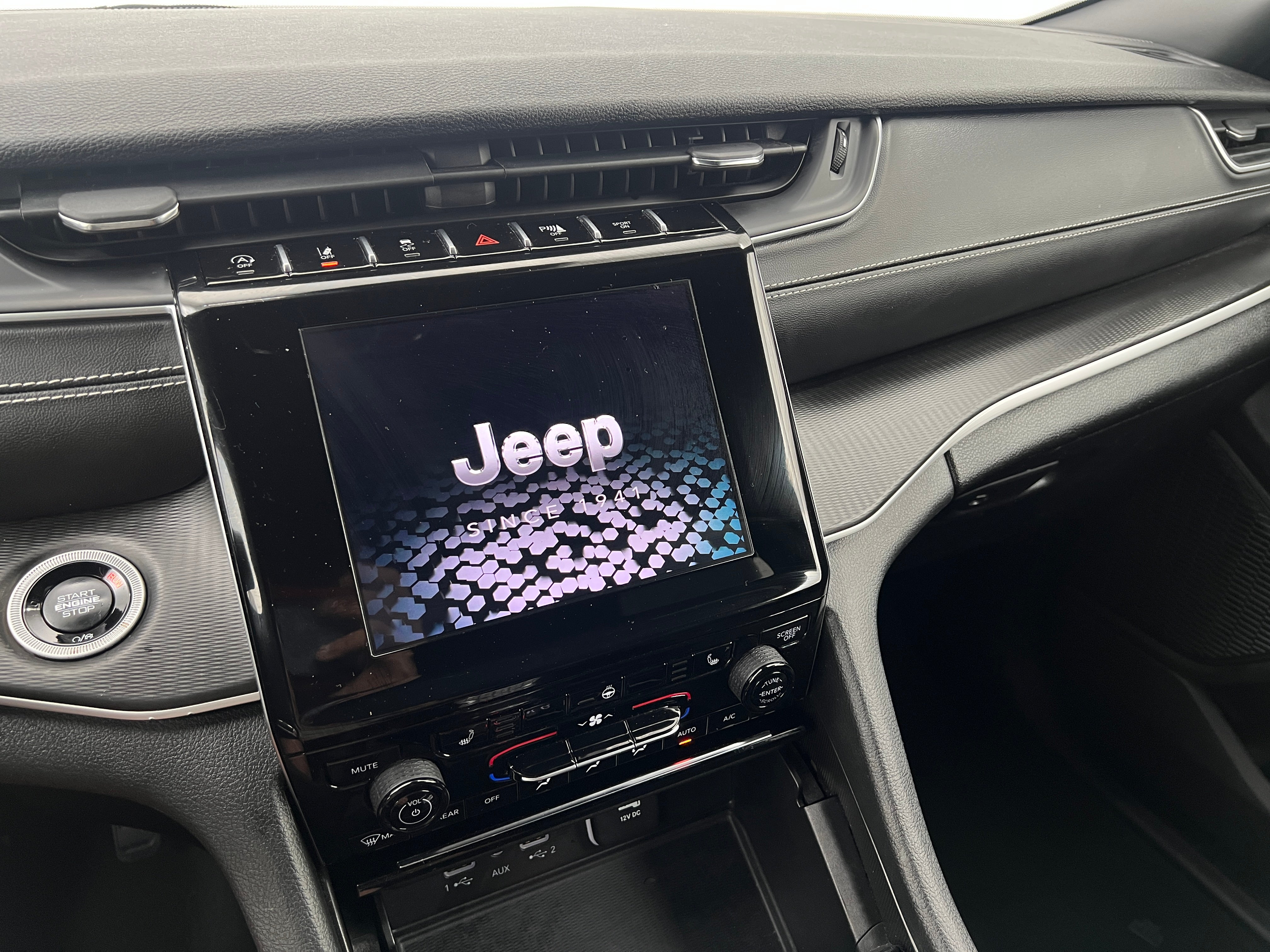 2024 Jeep Grand Cherokee Altitude 3