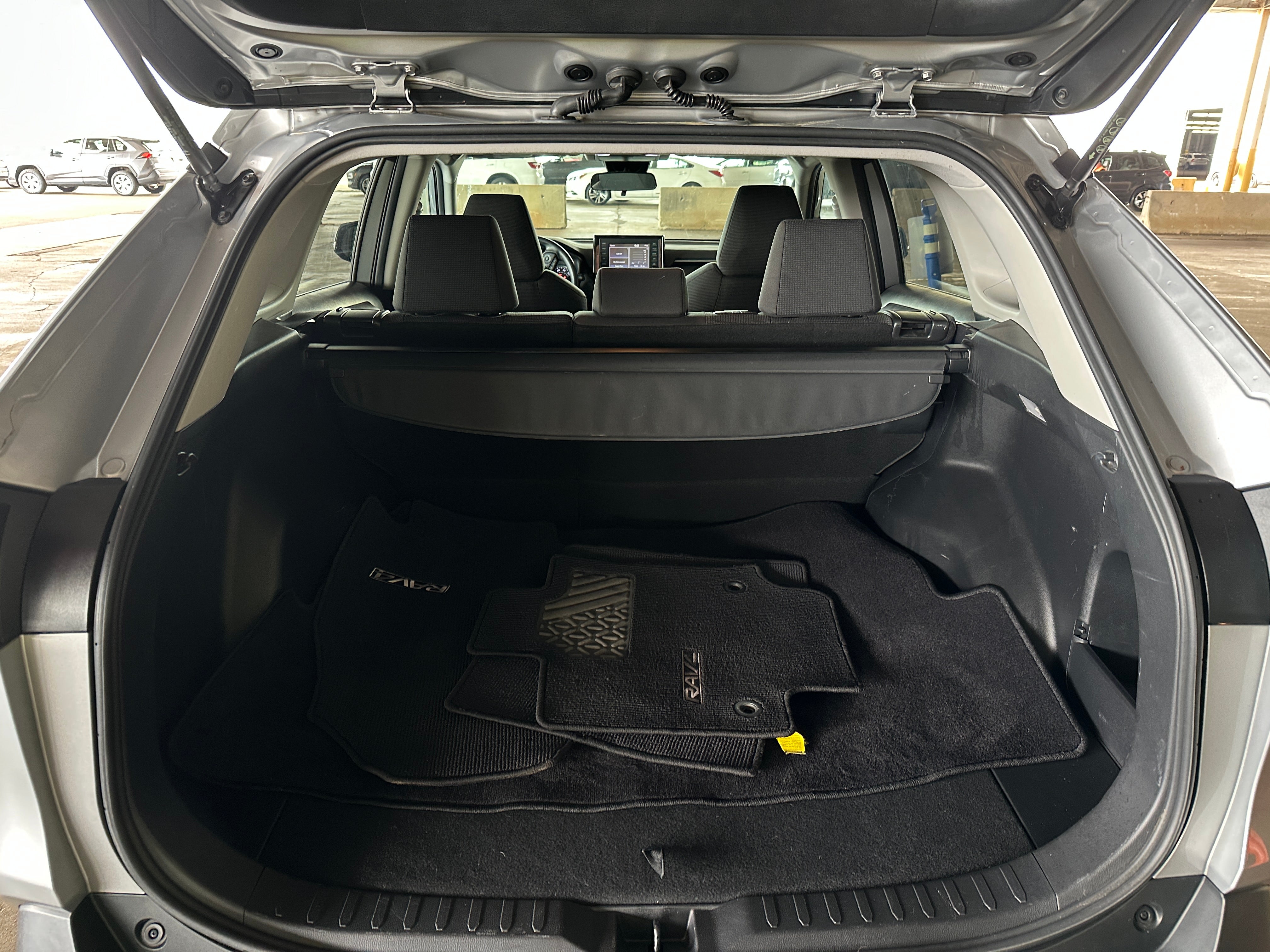 2019 Toyota RAV4 LE 7